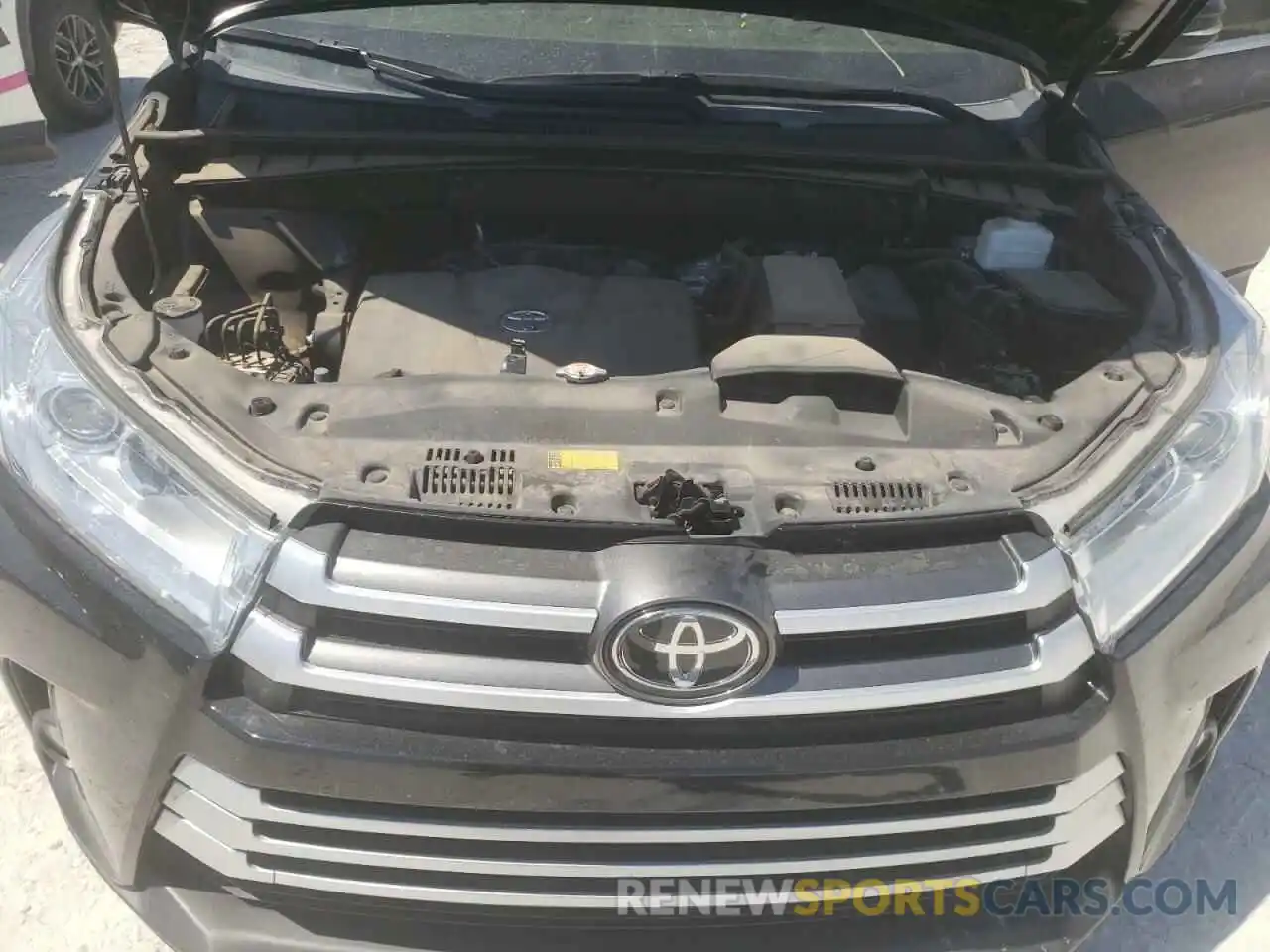 7 Photograph of a damaged car 5TDZZRFH1KS340482 TOYOTA HIGHLANDER 2019