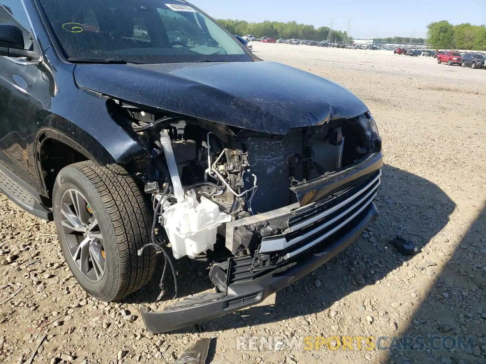 9 Photograph of a damaged car 5TDZZRFH1KS346055 TOYOTA HIGHLANDER 2019
