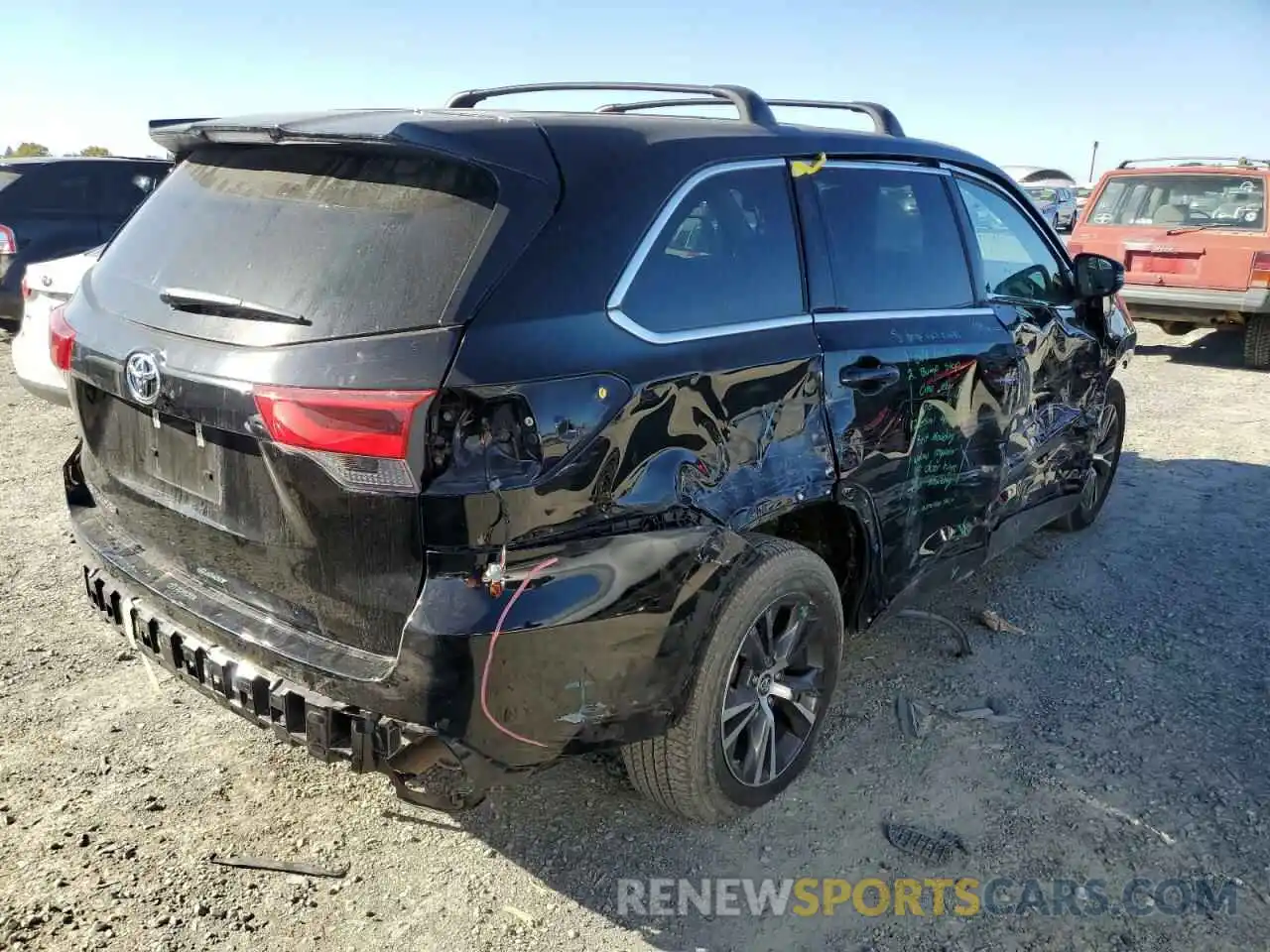 4 Photograph of a damaged car 5TDZZRFH1KS347027 TOYOTA HIGHLANDER 2019