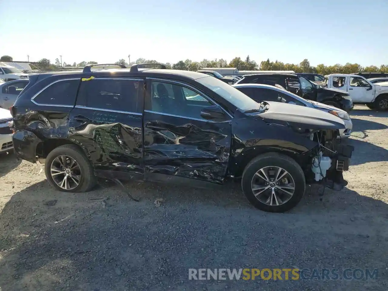 9 Photograph of a damaged car 5TDZZRFH1KS347027 TOYOTA HIGHLANDER 2019