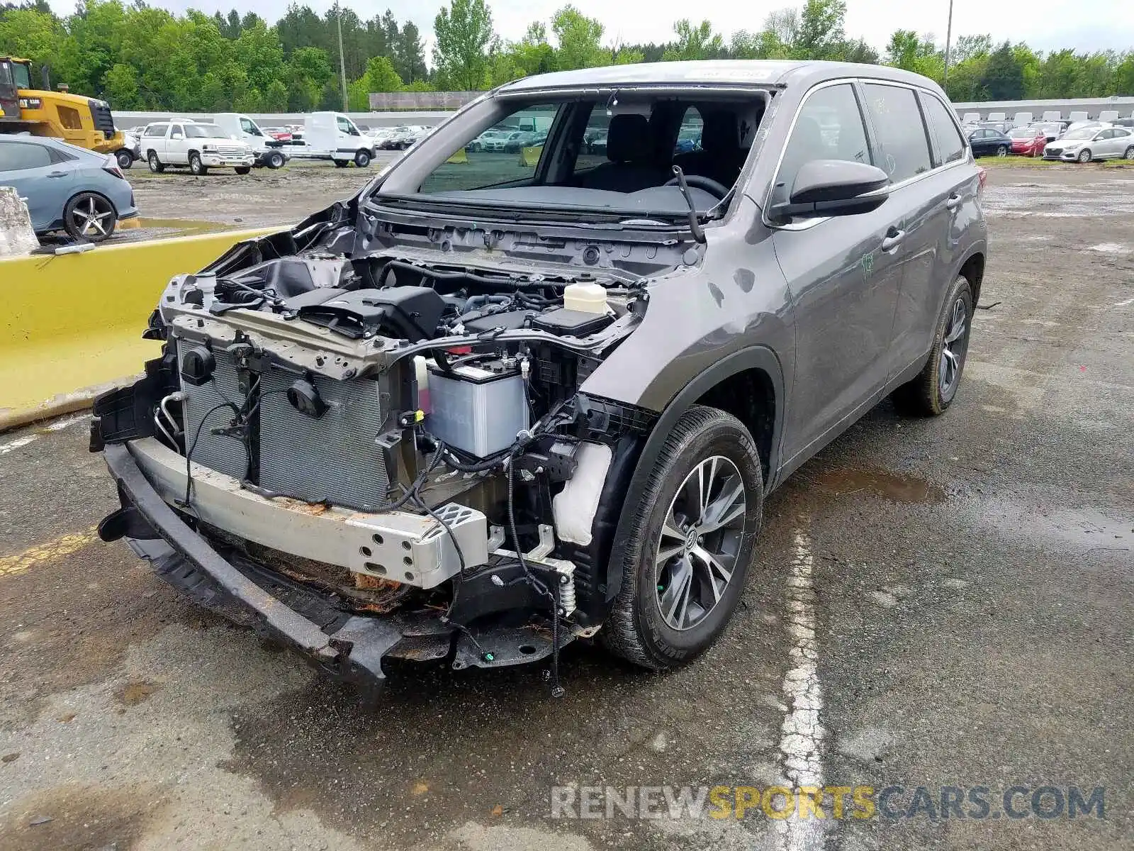 2 Photograph of a damaged car 5TDZZRFH1KS348985 TOYOTA HIGHLANDER 2019