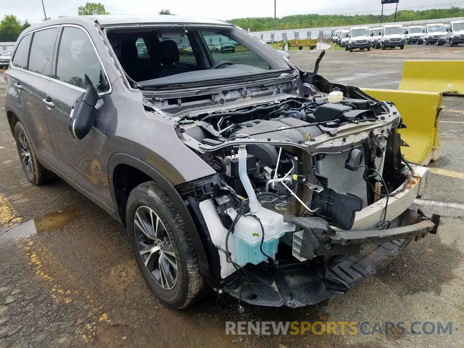 9 Photograph of a damaged car 5TDZZRFH1KS348985 TOYOTA HIGHLANDER 2019