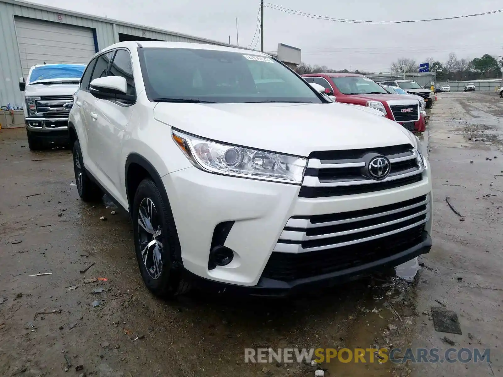 1 Photograph of a damaged car 5TDZZRFH1KS351532 TOYOTA HIGHLANDER 2019