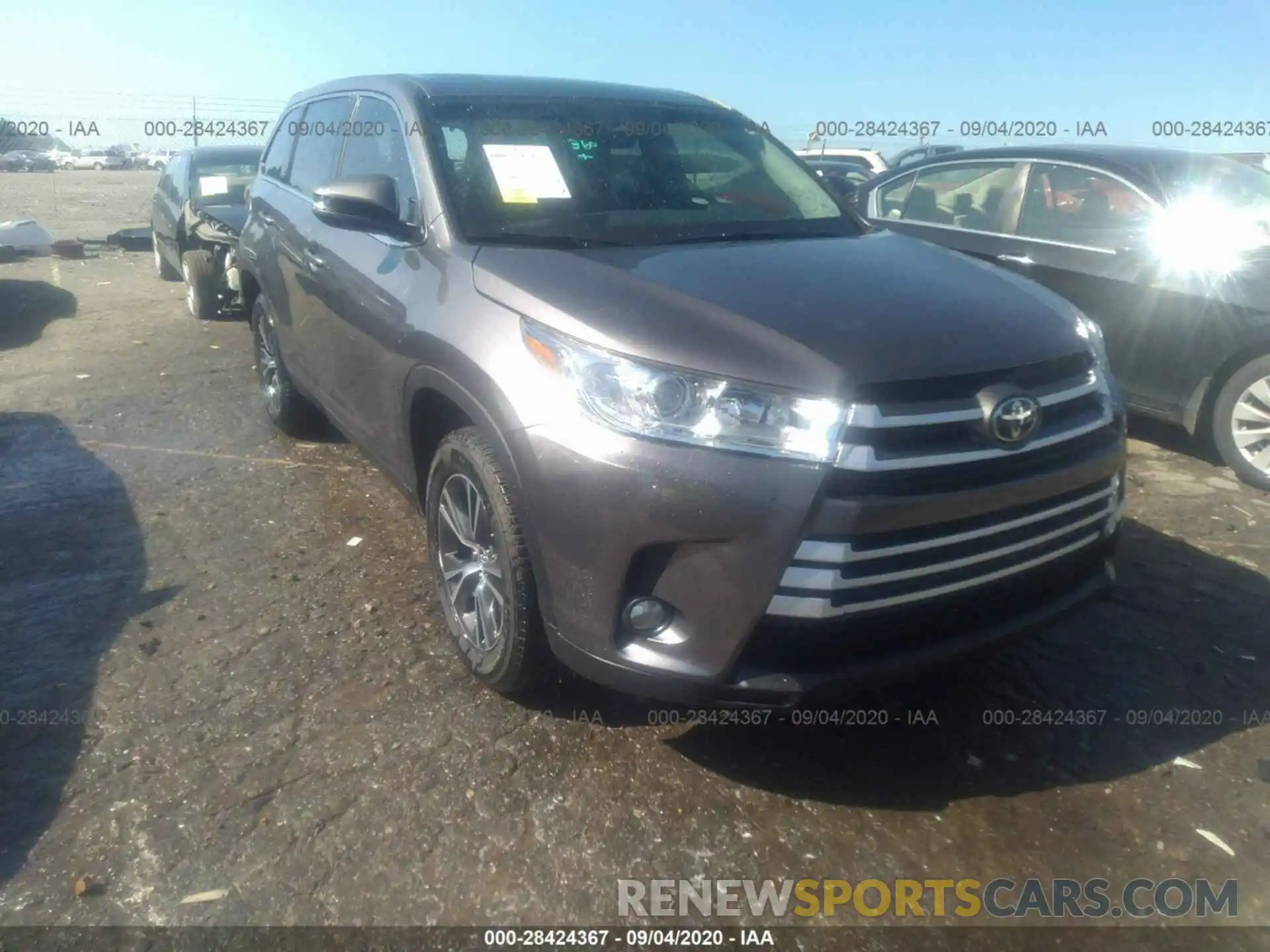 1 Photograph of a damaged car 5TDZZRFH1KS351577 TOYOTA HIGHLANDER 2019