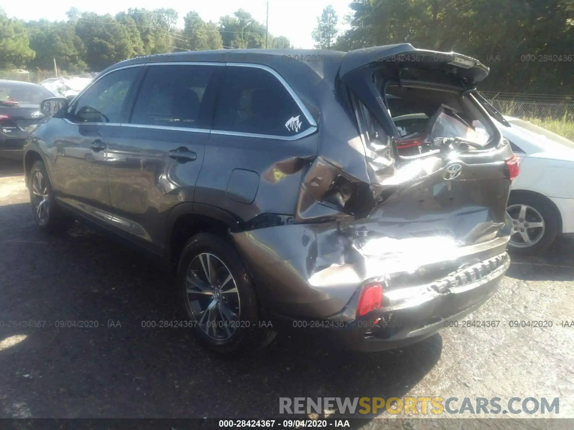 3 Photograph of a damaged car 5TDZZRFH1KS351577 TOYOTA HIGHLANDER 2019