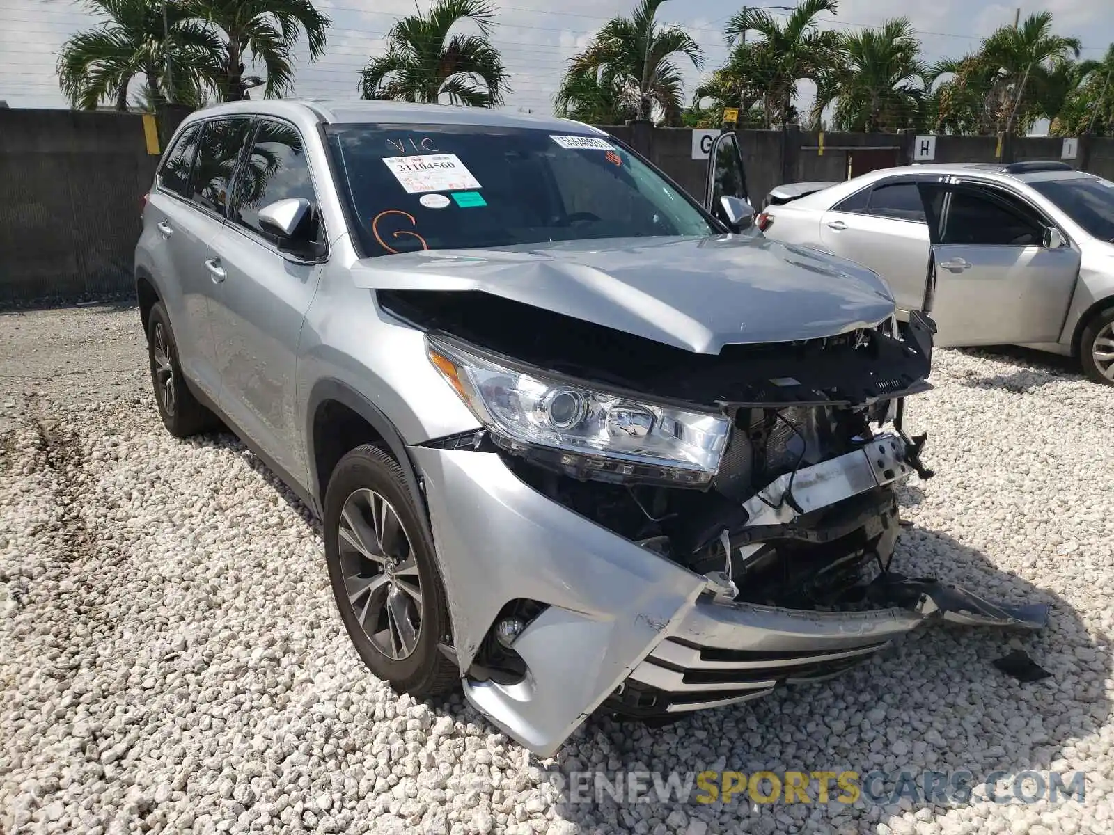 1 Photograph of a damaged car 5TDZZRFH1KS362790 TOYOTA HIGHLANDER 2019