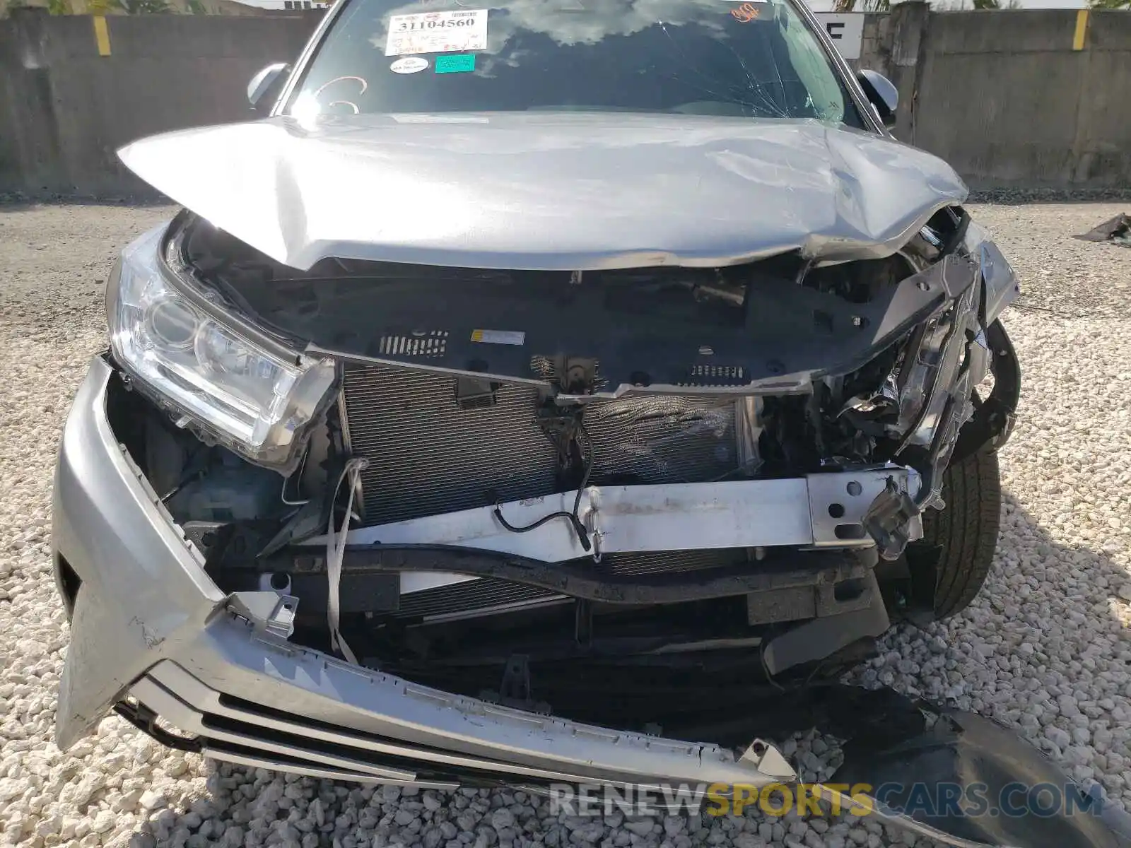 9 Photograph of a damaged car 5TDZZRFH1KS362790 TOYOTA HIGHLANDER 2019