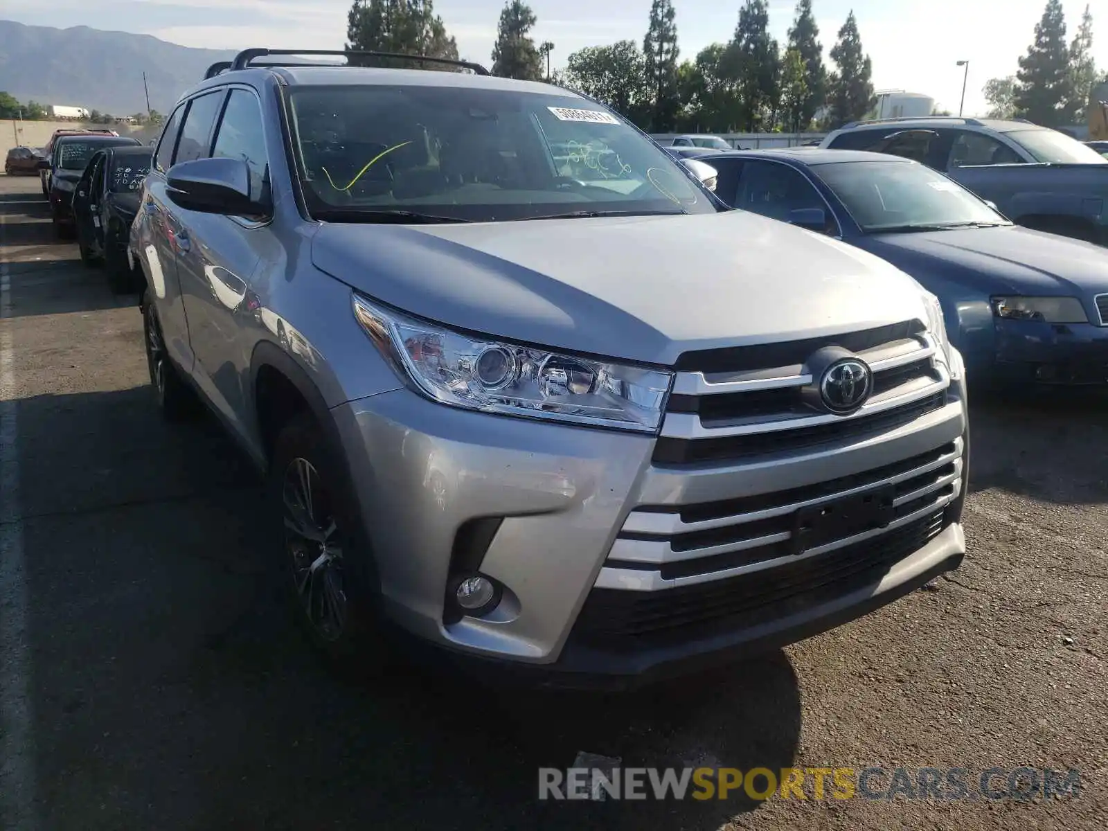 1 Photograph of a damaged car 5TDZZRFH1KS365351 TOYOTA HIGHLANDER 2019