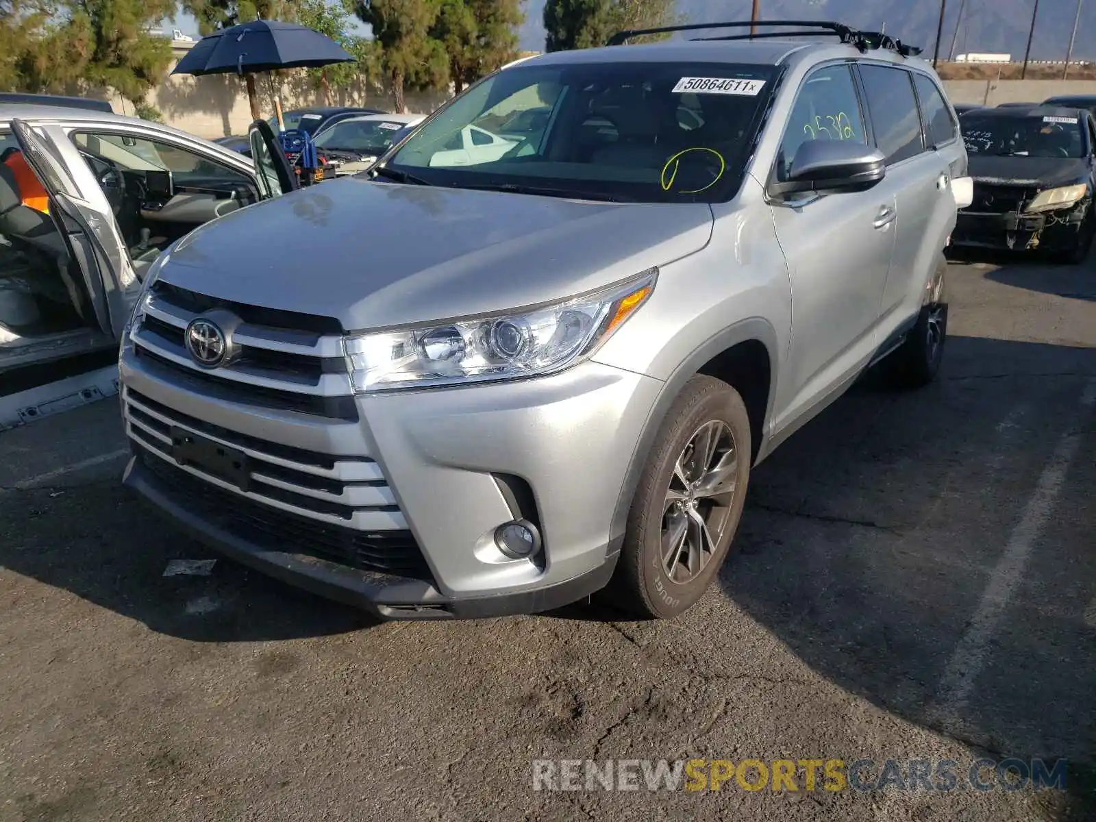 2 Photograph of a damaged car 5TDZZRFH1KS365351 TOYOTA HIGHLANDER 2019