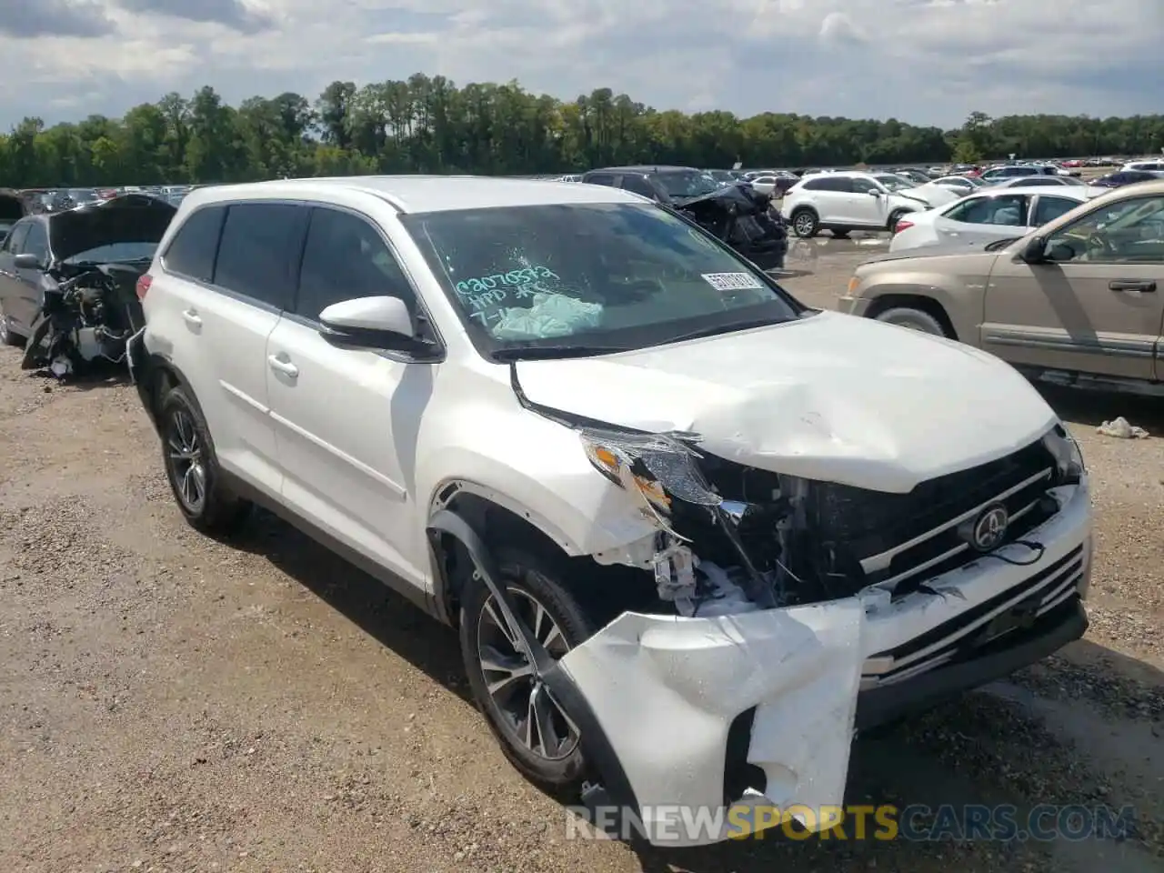 1 Photograph of a damaged car 5TDZZRFH1KS366418 TOYOTA HIGHLANDER 2019