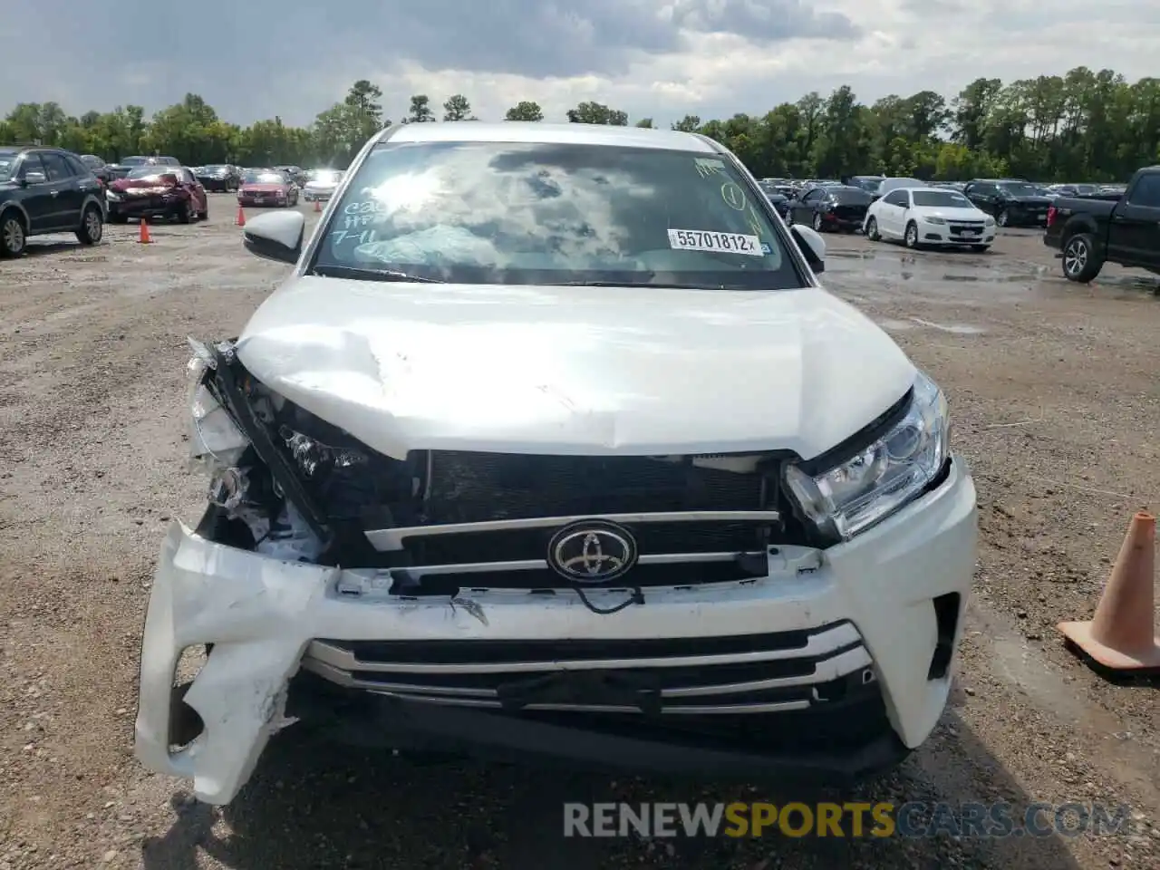 9 Photograph of a damaged car 5TDZZRFH1KS366418 TOYOTA HIGHLANDER 2019