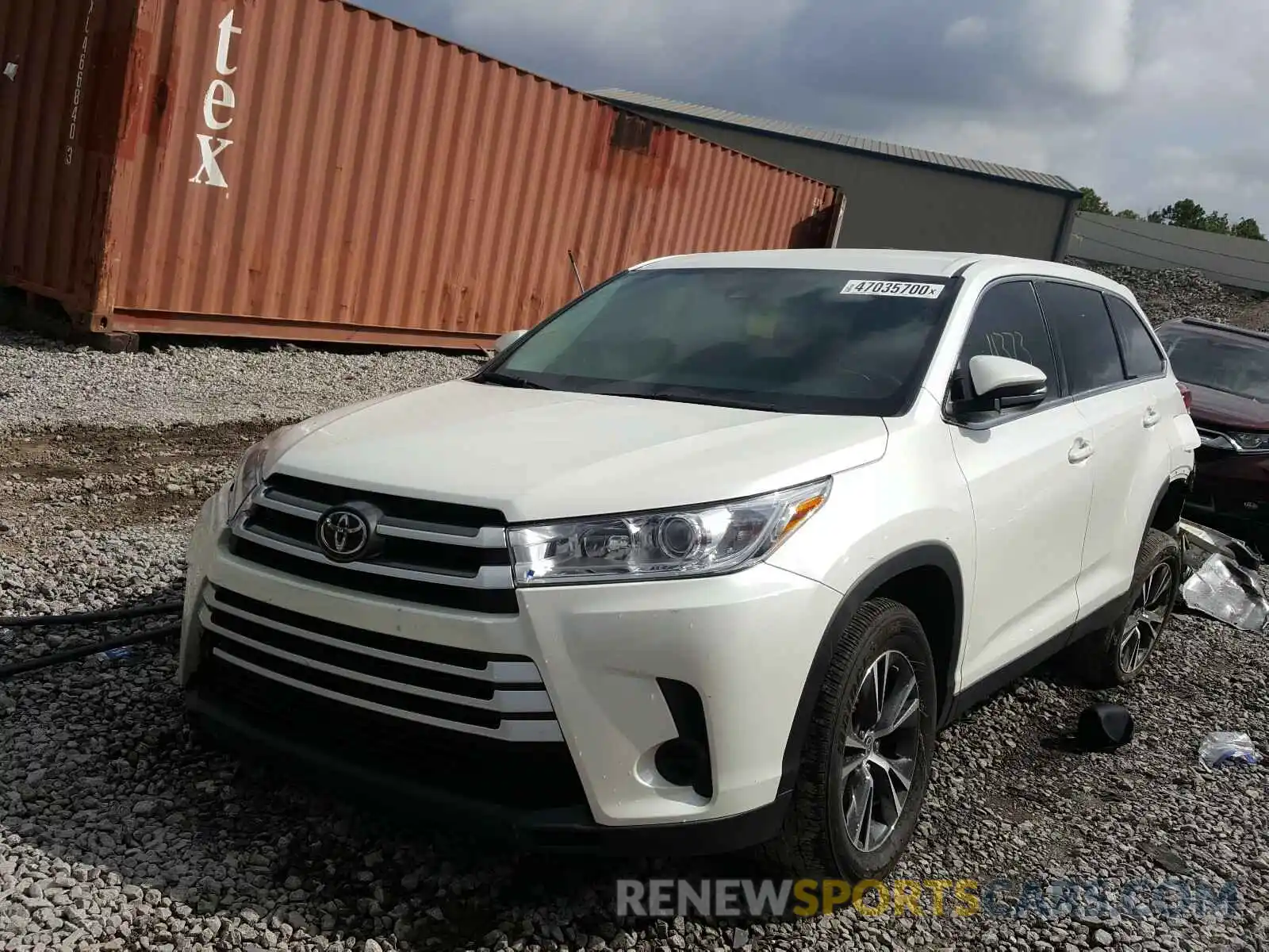 2 Photograph of a damaged car 5TDZZRFH1KS367035 TOYOTA HIGHLANDER 2019