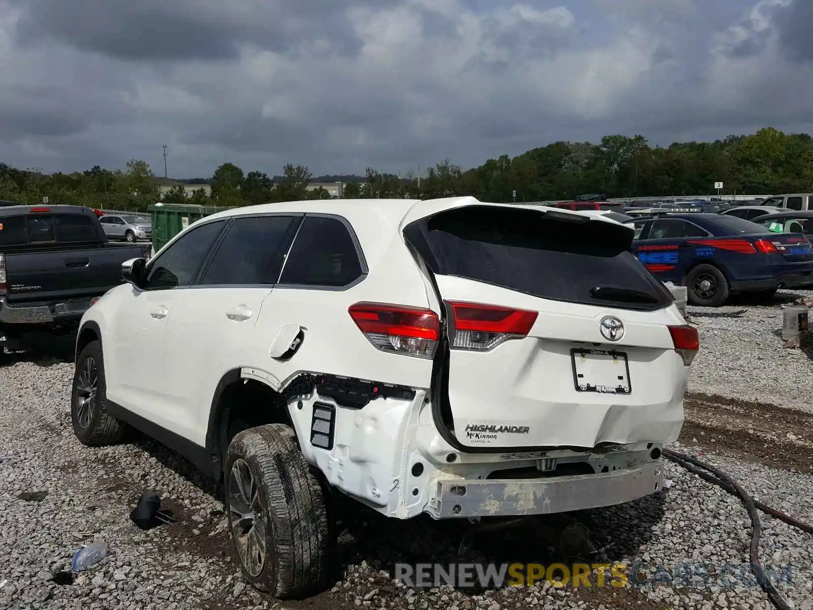 3 Photograph of a damaged car 5TDZZRFH1KS367035 TOYOTA HIGHLANDER 2019