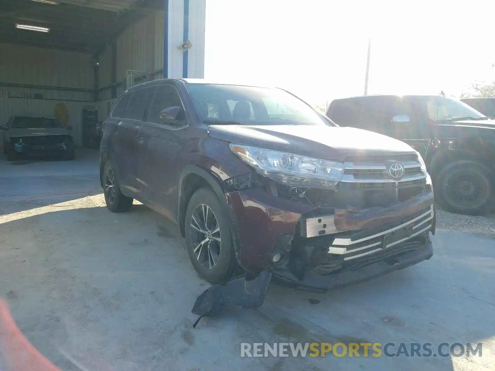 1 Photograph of a damaged car 5TDZZRFH1KS367150 TOYOTA HIGHLANDER 2019