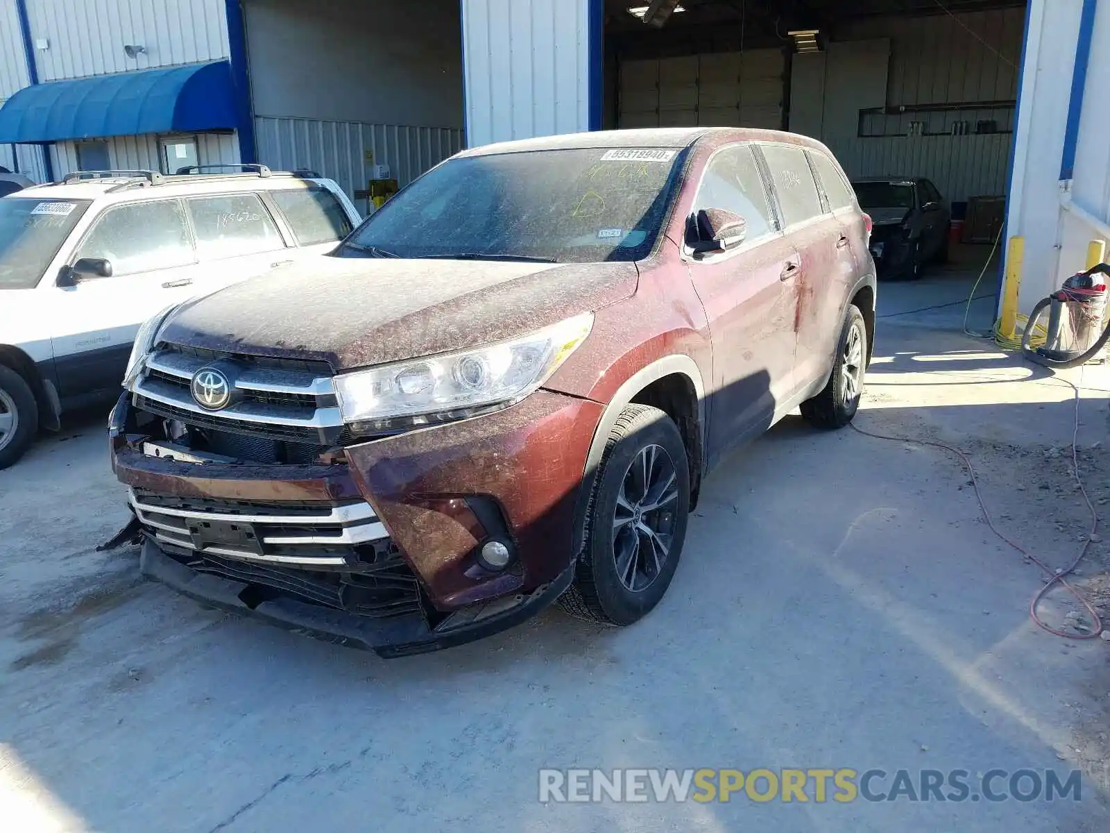 2 Photograph of a damaged car 5TDZZRFH1KS367150 TOYOTA HIGHLANDER 2019