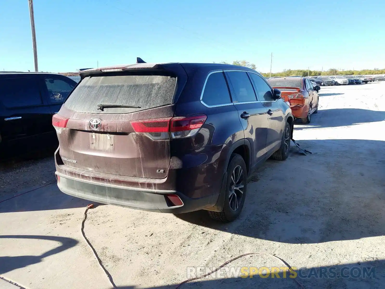 4 Photograph of a damaged car 5TDZZRFH1KS367150 TOYOTA HIGHLANDER 2019