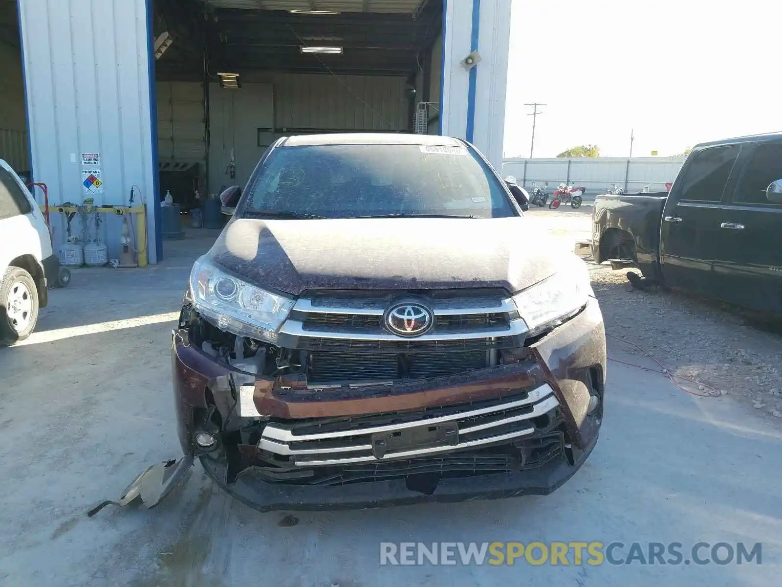 9 Photograph of a damaged car 5TDZZRFH1KS367150 TOYOTA HIGHLANDER 2019