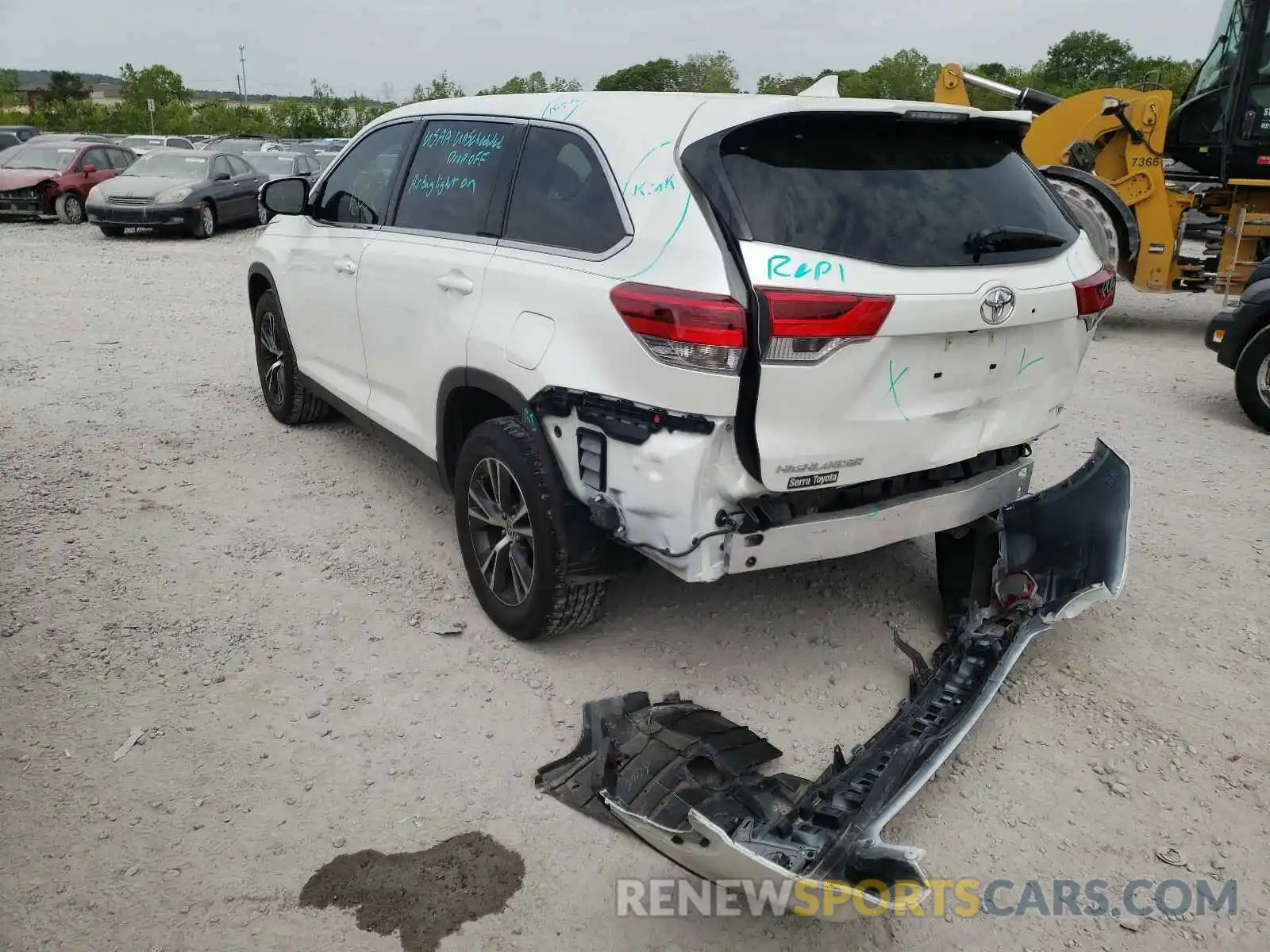 3 Photograph of a damaged car 5TDZZRFH1KS367522 TOYOTA HIGHLANDER 2019