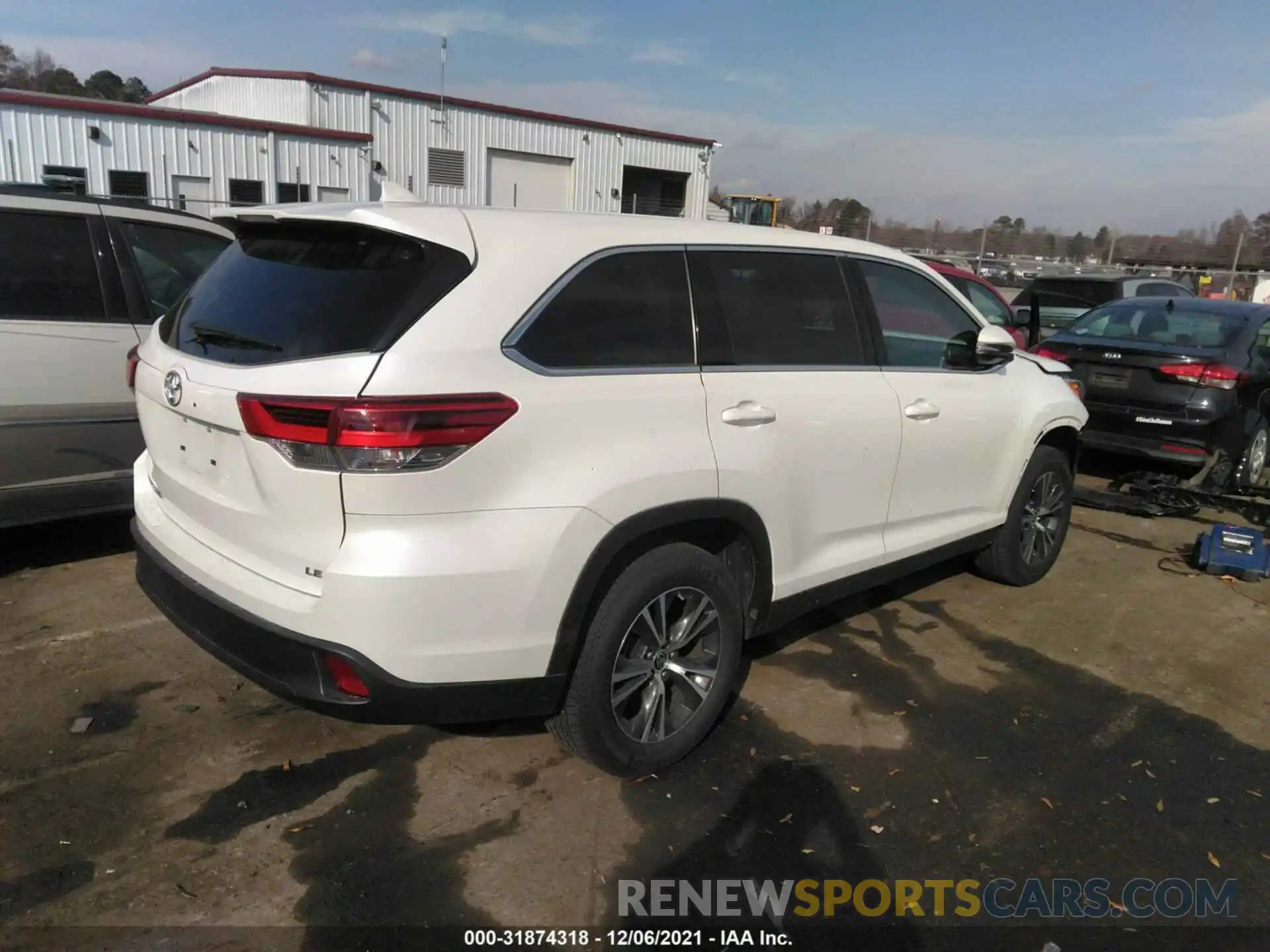 4 Photograph of a damaged car 5TDZZRFH1KS367911 TOYOTA HIGHLANDER 2019