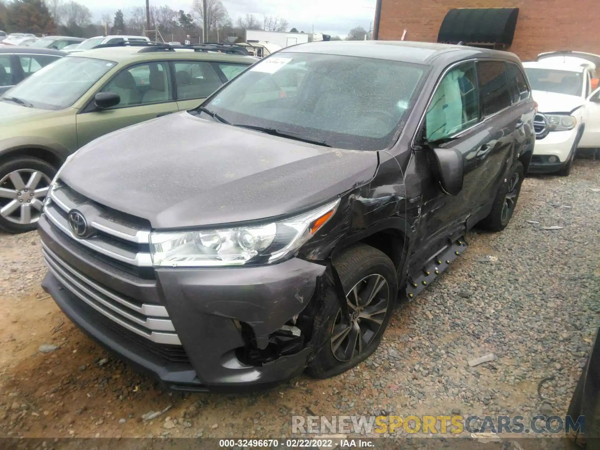 2 Photograph of a damaged car 5TDZZRFH1KS367925 TOYOTA HIGHLANDER 2019