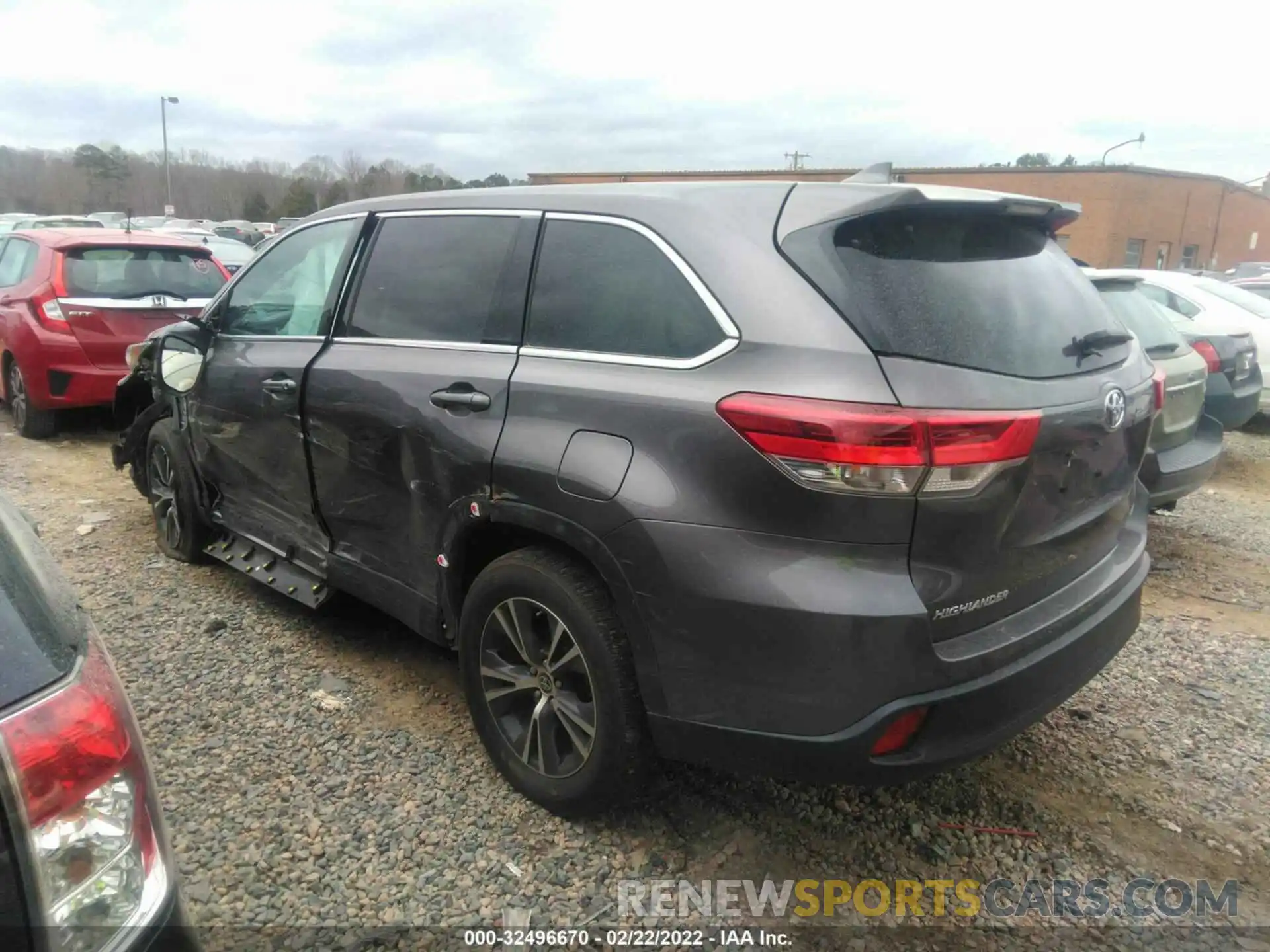 3 Photograph of a damaged car 5TDZZRFH1KS367925 TOYOTA HIGHLANDER 2019