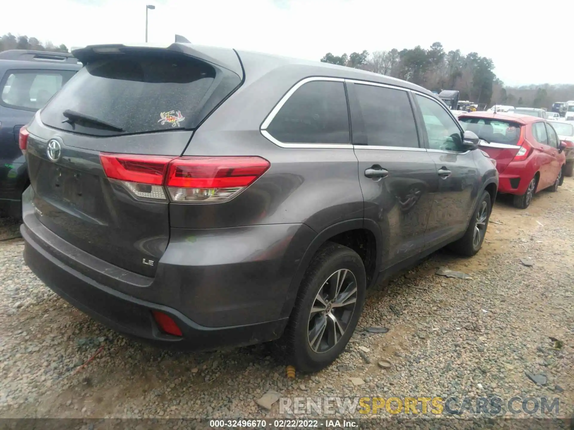 4 Photograph of a damaged car 5TDZZRFH1KS367925 TOYOTA HIGHLANDER 2019