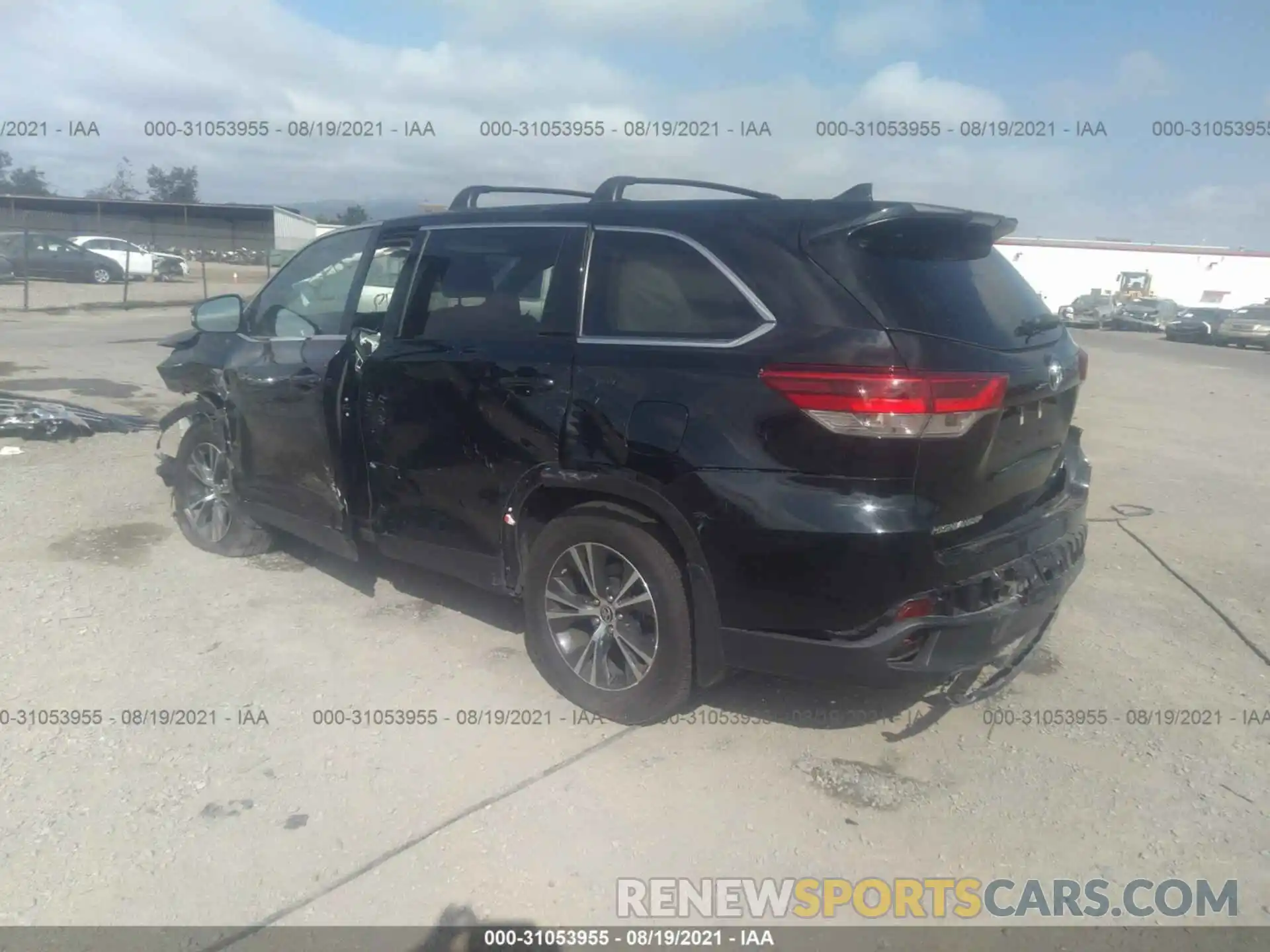 3 Photograph of a damaged car 5TDZZRFH1KS368623 TOYOTA HIGHLANDER 2019