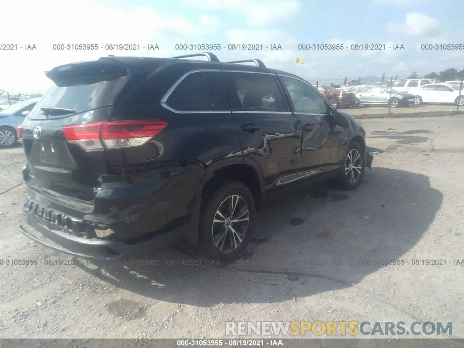 4 Photograph of a damaged car 5TDZZRFH1KS368623 TOYOTA HIGHLANDER 2019