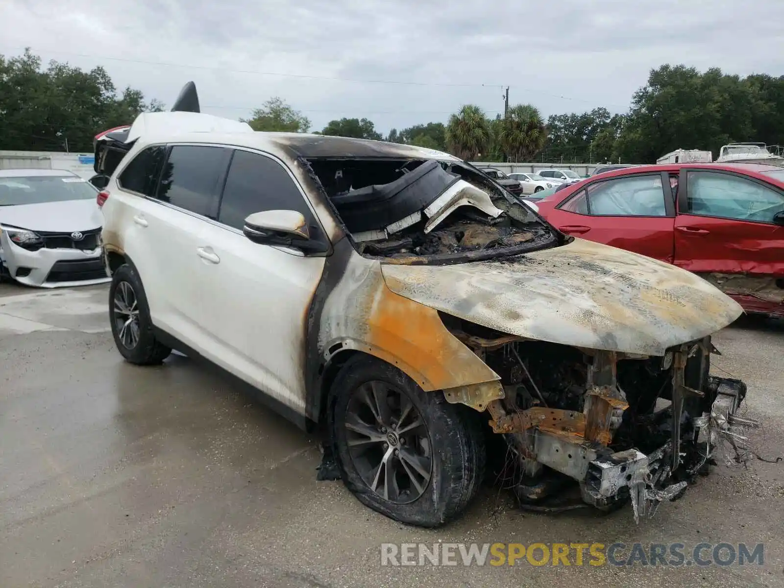 1 Photograph of a damaged car 5TDZZRFH1KS370095 TOYOTA HIGHLANDER 2019