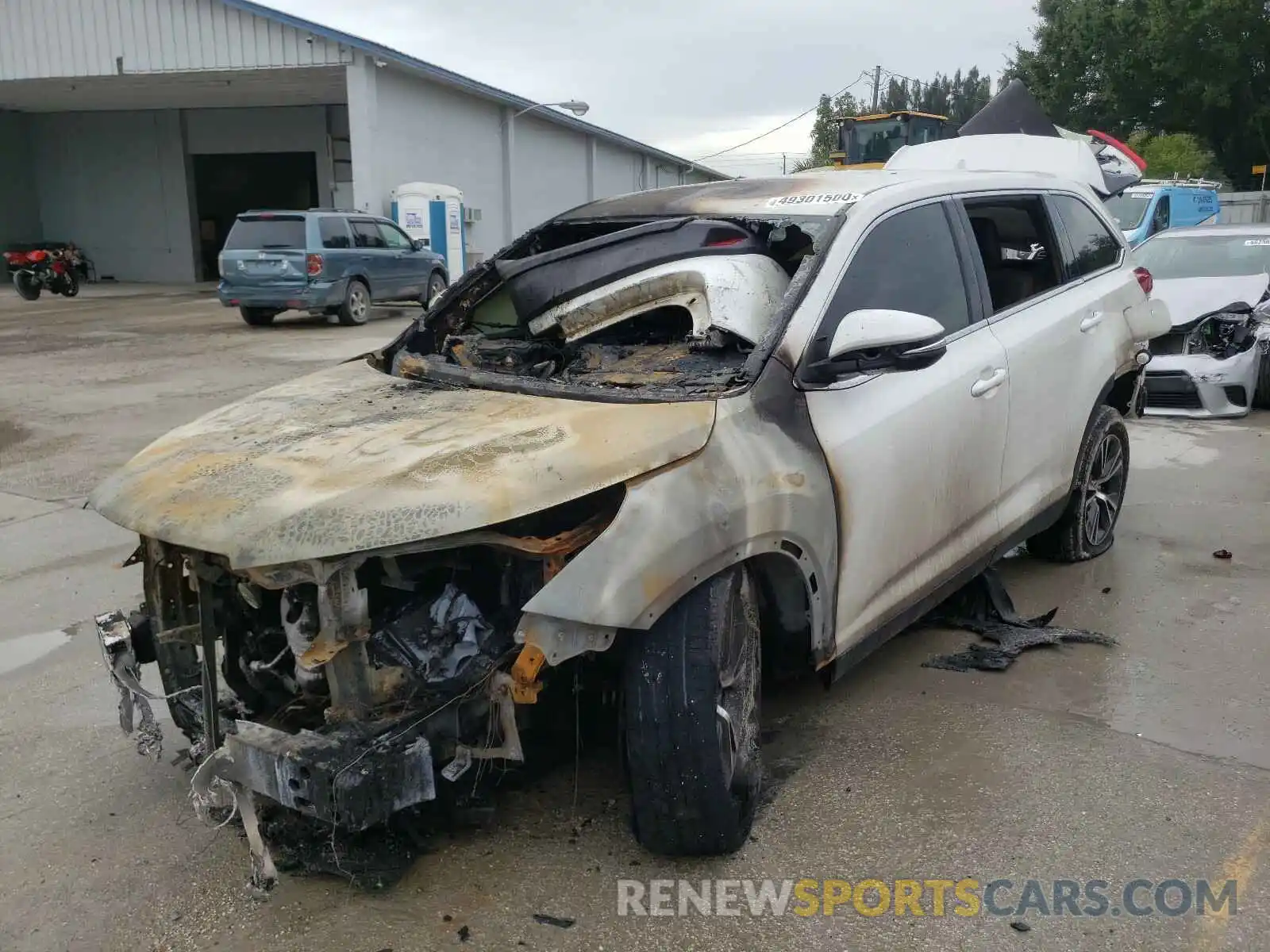 2 Photograph of a damaged car 5TDZZRFH1KS370095 TOYOTA HIGHLANDER 2019