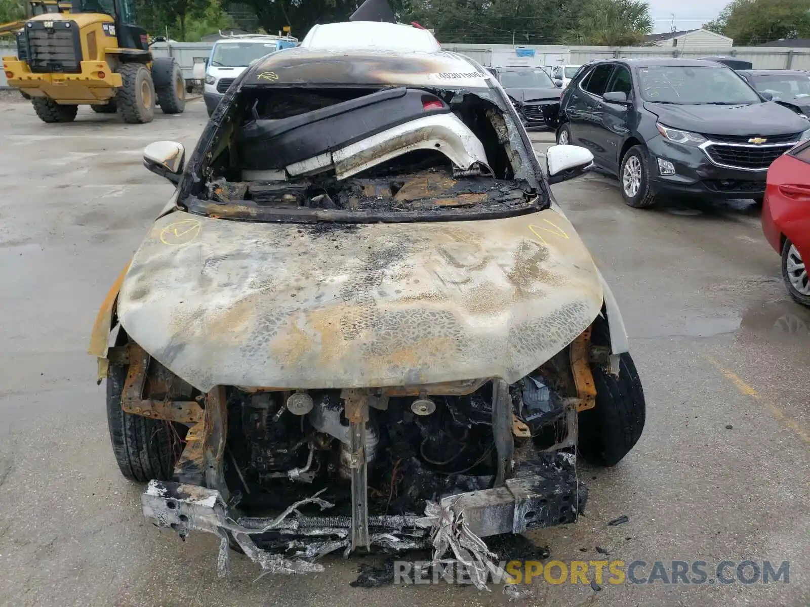 9 Photograph of a damaged car 5TDZZRFH1KS370095 TOYOTA HIGHLANDER 2019