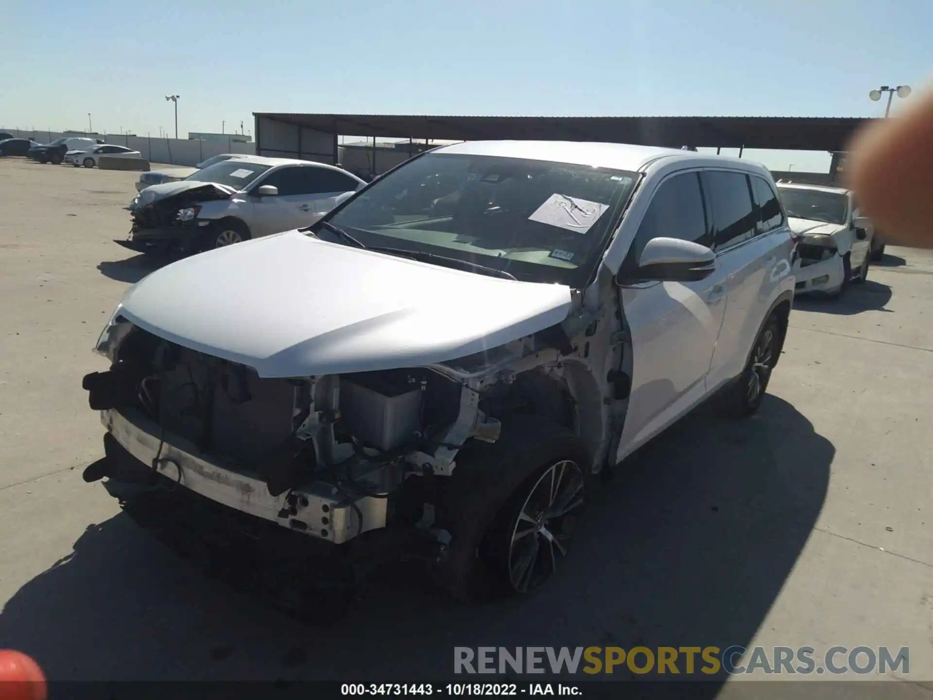 2 Photograph of a damaged car 5TDZZRFH2KS289350 TOYOTA HIGHLANDER 2019