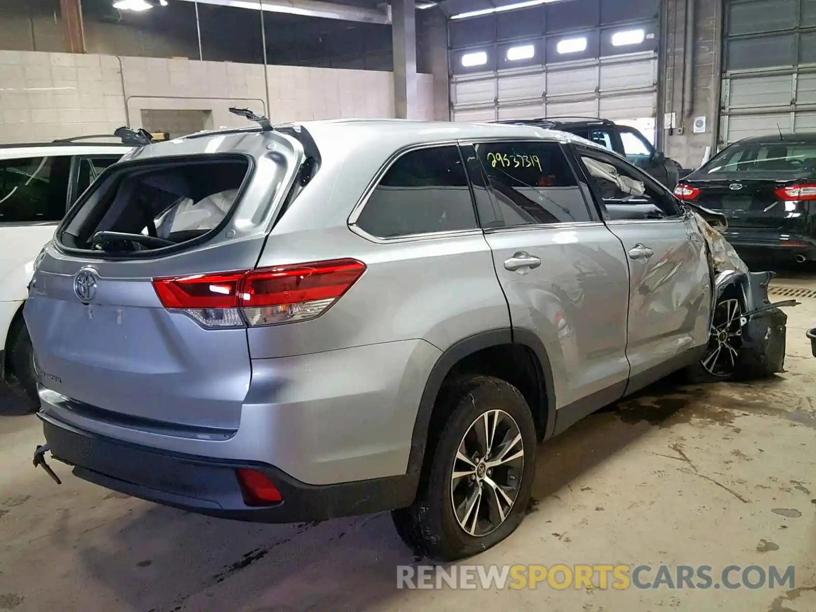 4 Фотография поврежденного автомобиля 5TDZZRFH2KS290241 TOYOTA HIGHLANDER 2019