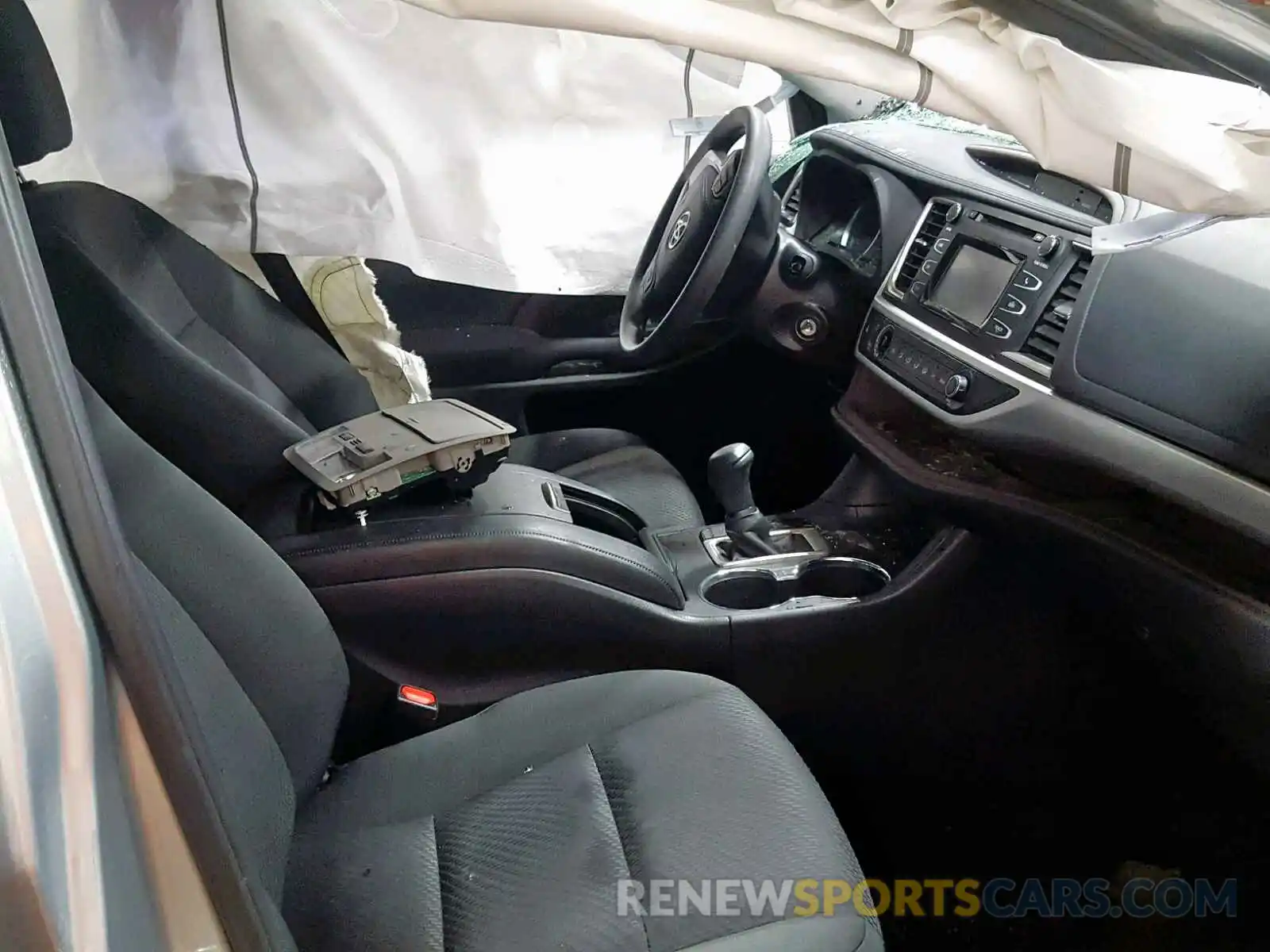 5 Photograph of a damaged car 5TDZZRFH2KS290241 TOYOTA HIGHLANDER 2019