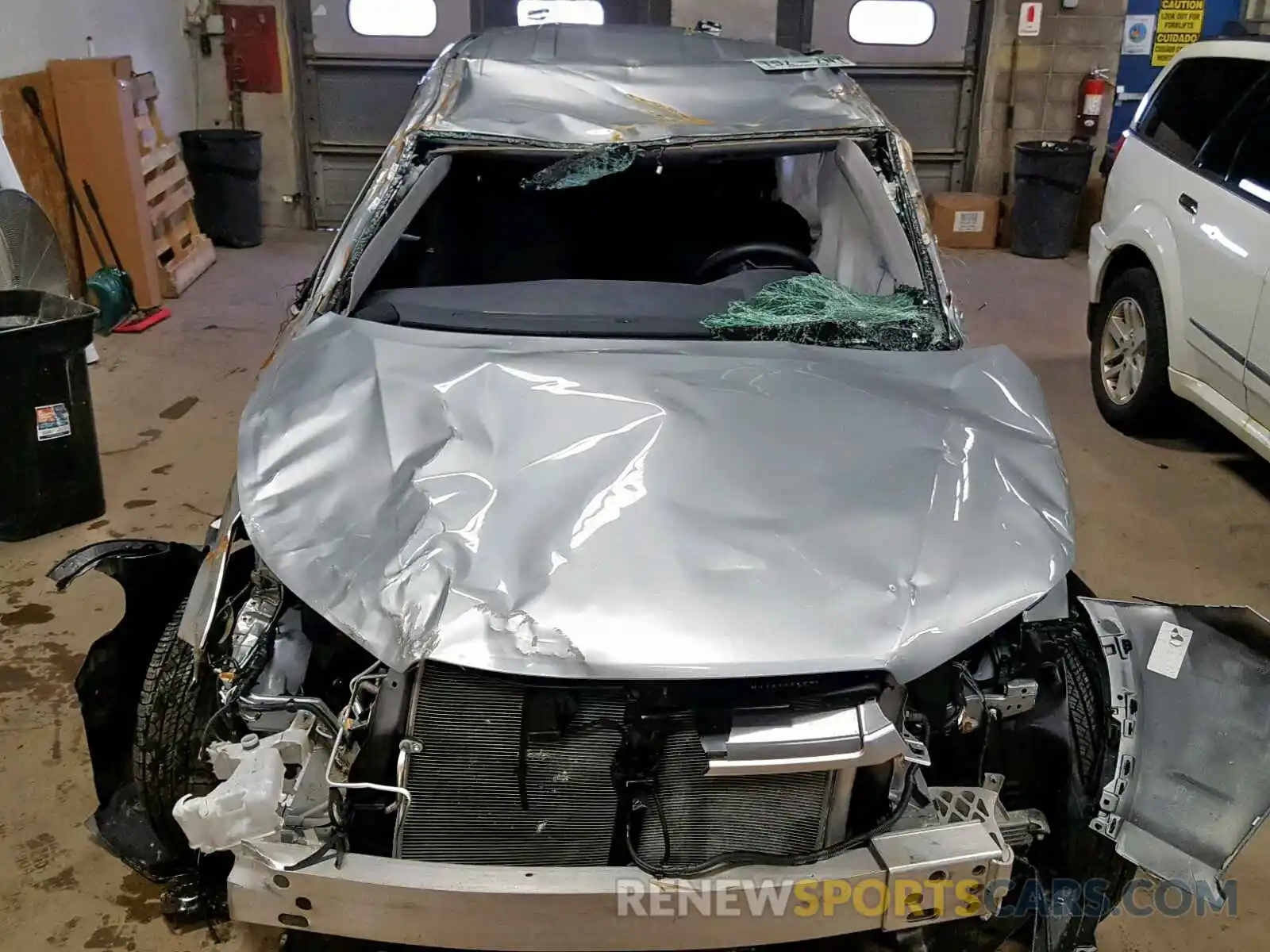 9 Photograph of a damaged car 5TDZZRFH2KS290241 TOYOTA HIGHLANDER 2019