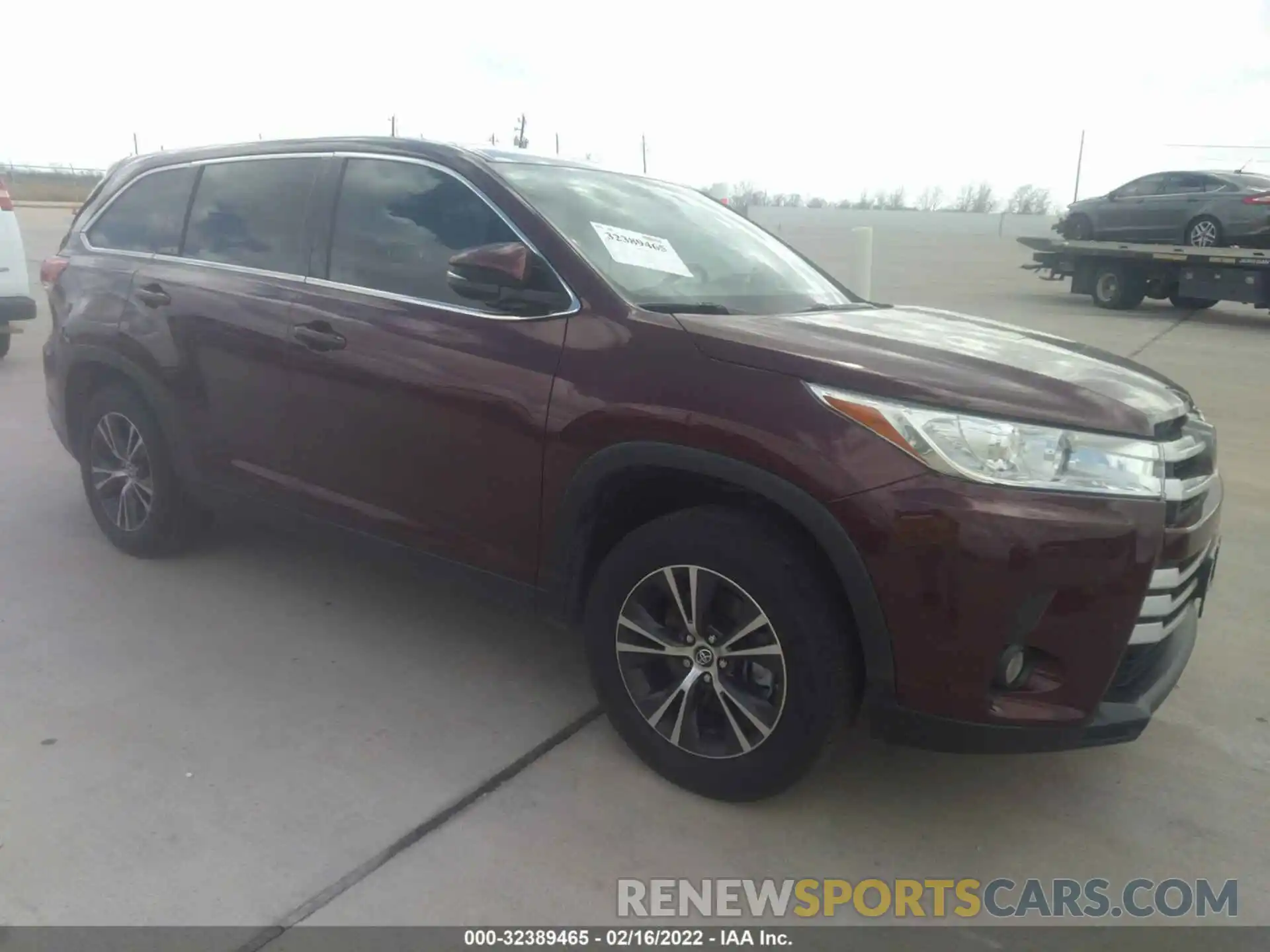 1 Photograph of a damaged car 5TDZZRFH2KS290532 TOYOTA HIGHLANDER 2019