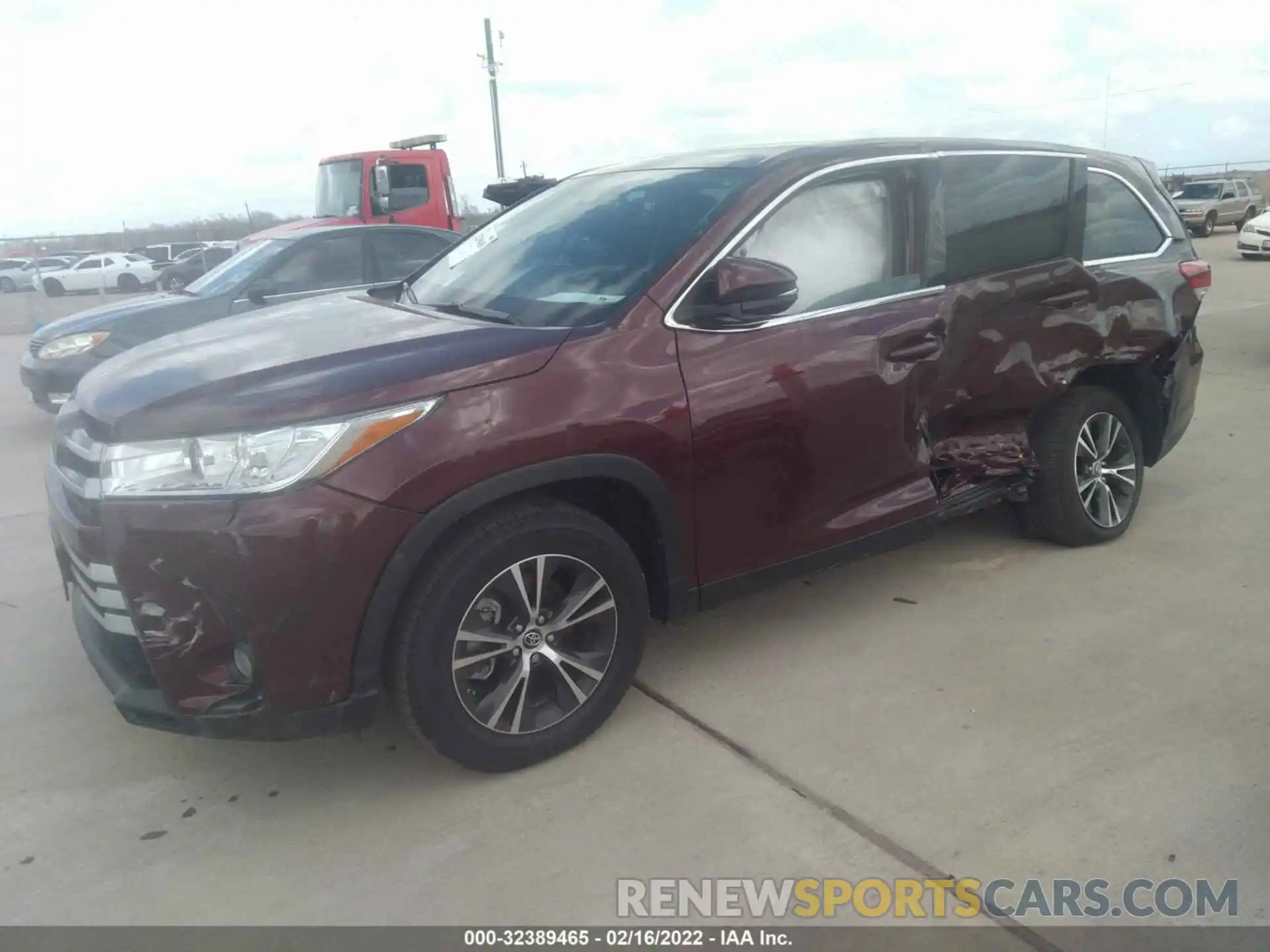 2 Photograph of a damaged car 5TDZZRFH2KS290532 TOYOTA HIGHLANDER 2019