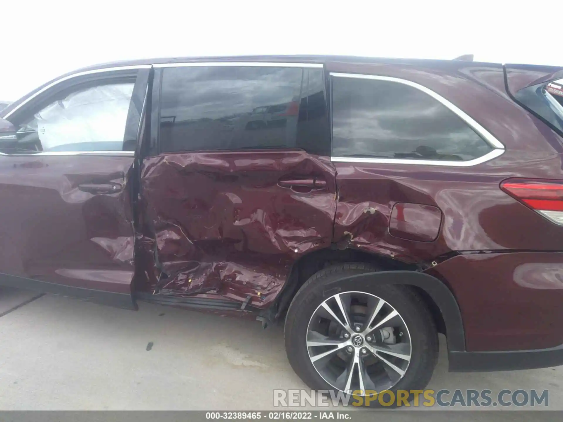 6 Photograph of a damaged car 5TDZZRFH2KS290532 TOYOTA HIGHLANDER 2019