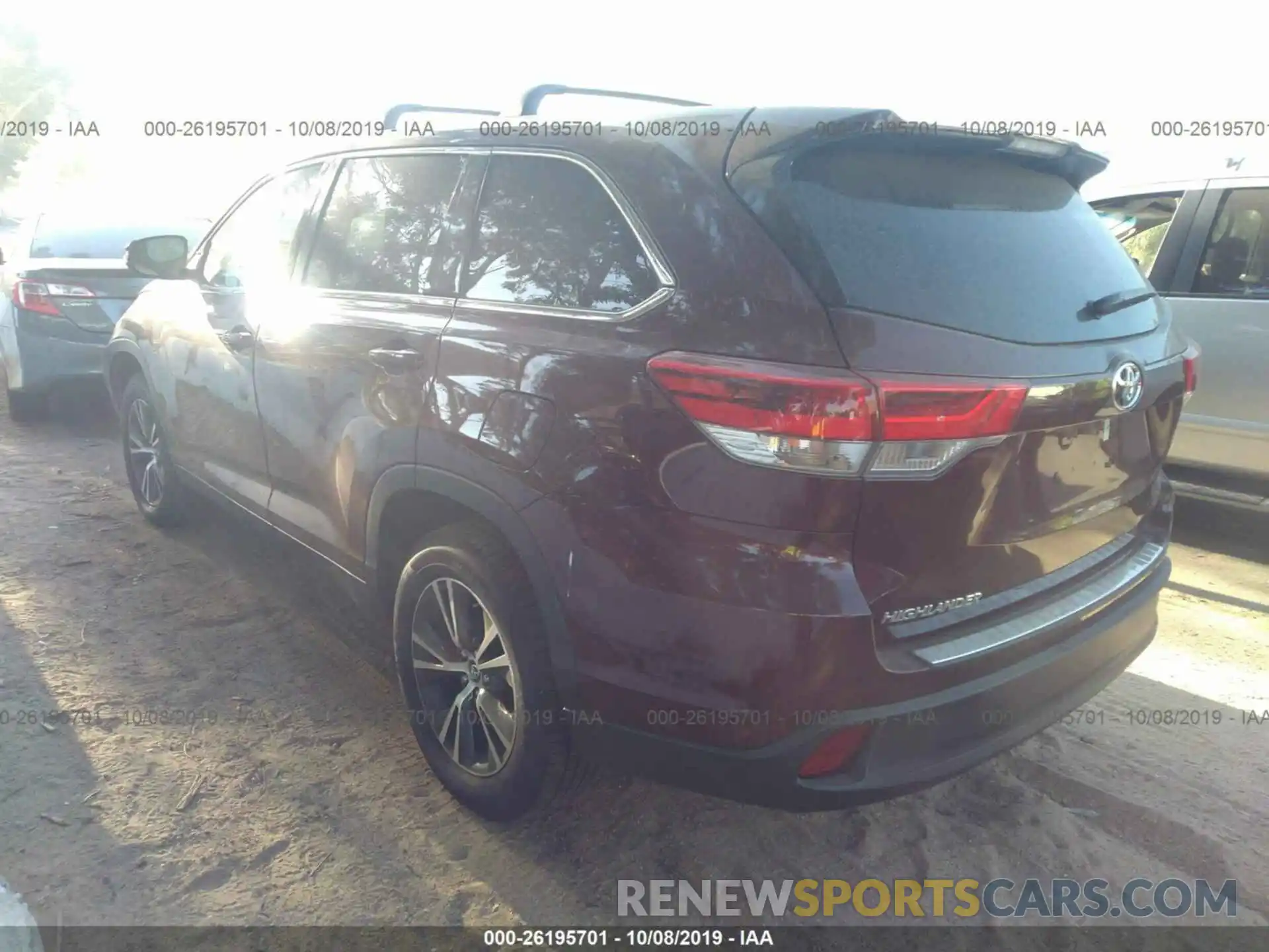 3 Photograph of a damaged car 5TDZZRFH2KS292247 TOYOTA HIGHLANDER 2019