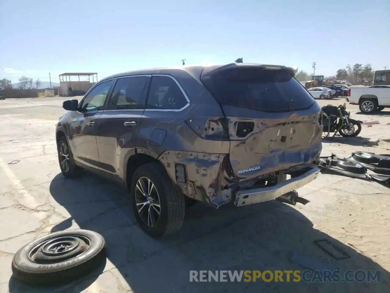 3 Photograph of a damaged car 5TDZZRFH2KS293222 TOYOTA HIGHLANDER 2019