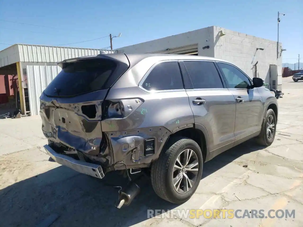 4 Photograph of a damaged car 5TDZZRFH2KS293222 TOYOTA HIGHLANDER 2019