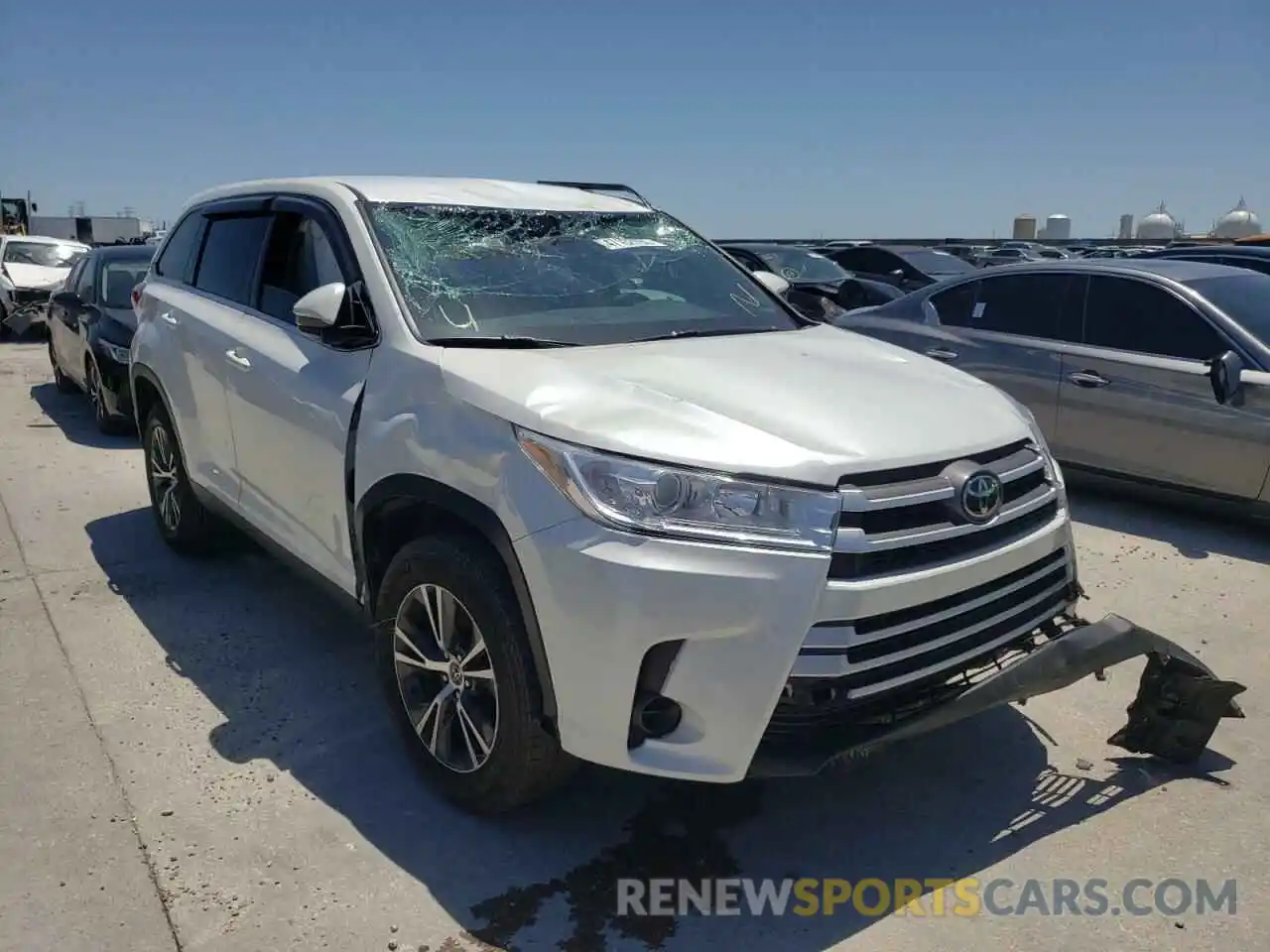 1 Photograph of a damaged car 5TDZZRFH2KS295892 TOYOTA HIGHLANDER 2019