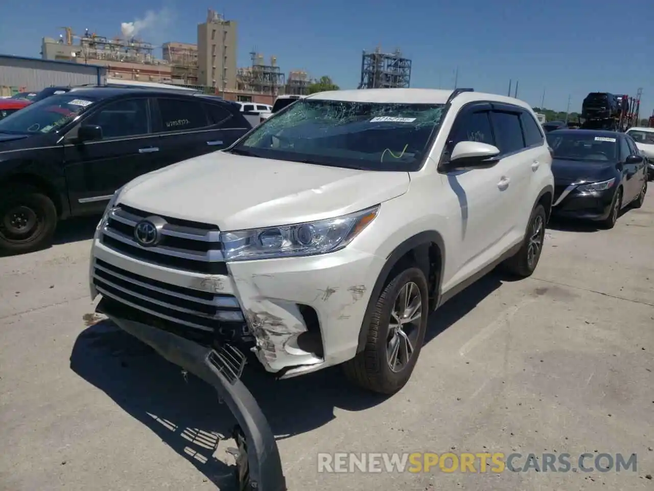 2 Photograph of a damaged car 5TDZZRFH2KS295892 TOYOTA HIGHLANDER 2019