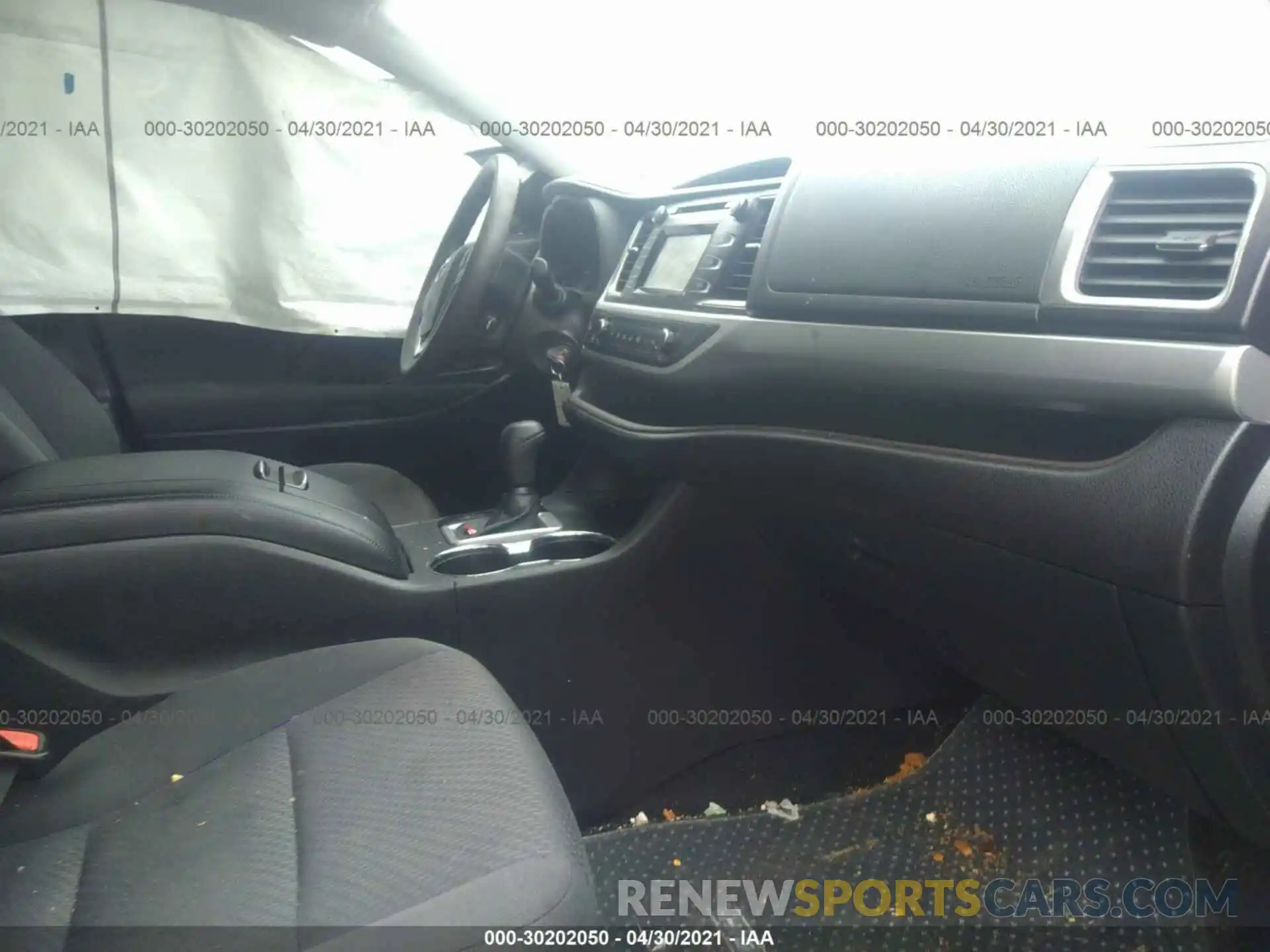 5 Photograph of a damaged car 5TDZZRFH2KS298288 TOYOTA HIGHLANDER 2019