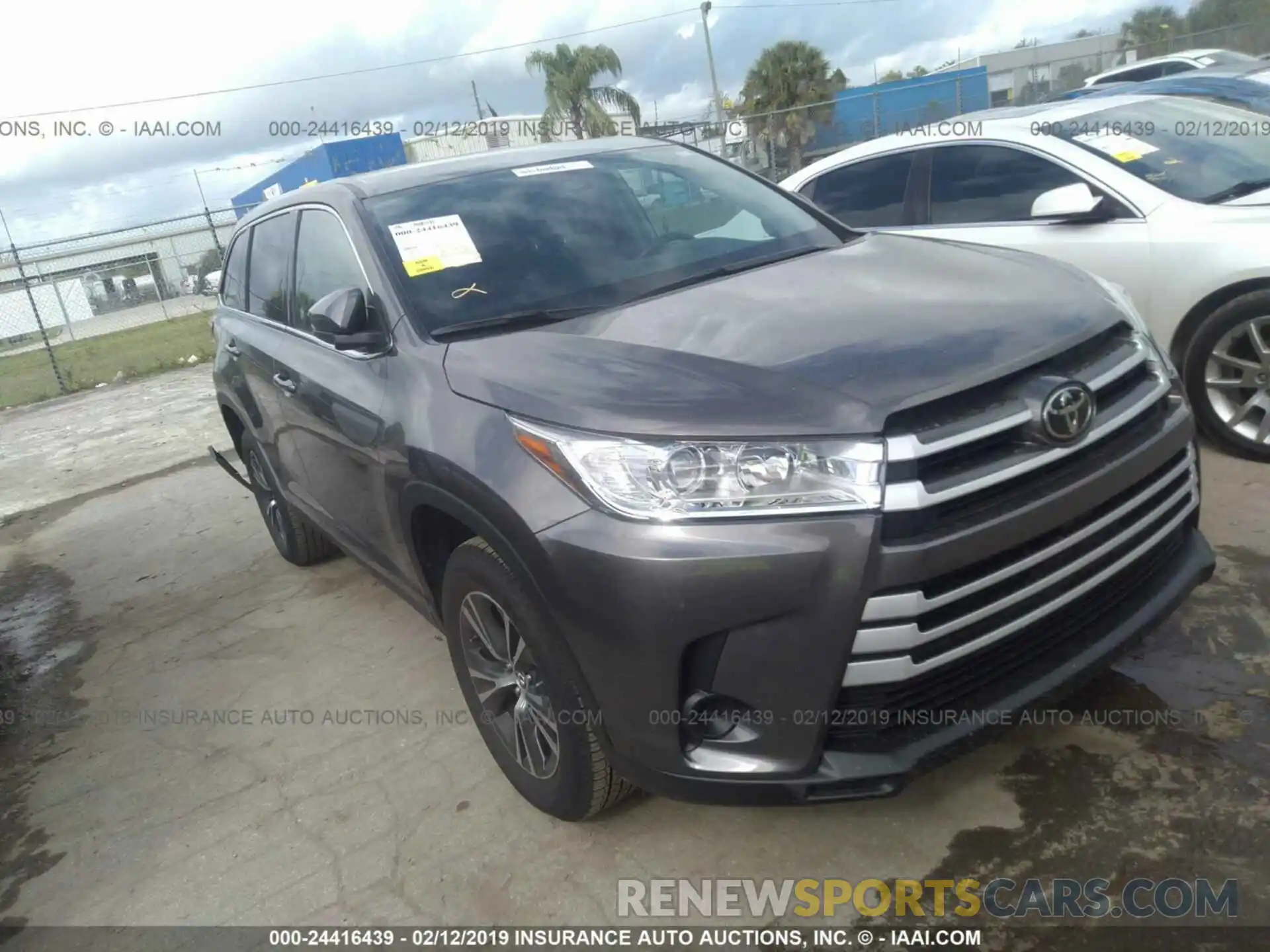 1 Photograph of a damaged car 5TDZZRFH2KS298338 TOYOTA HIGHLANDER 2019