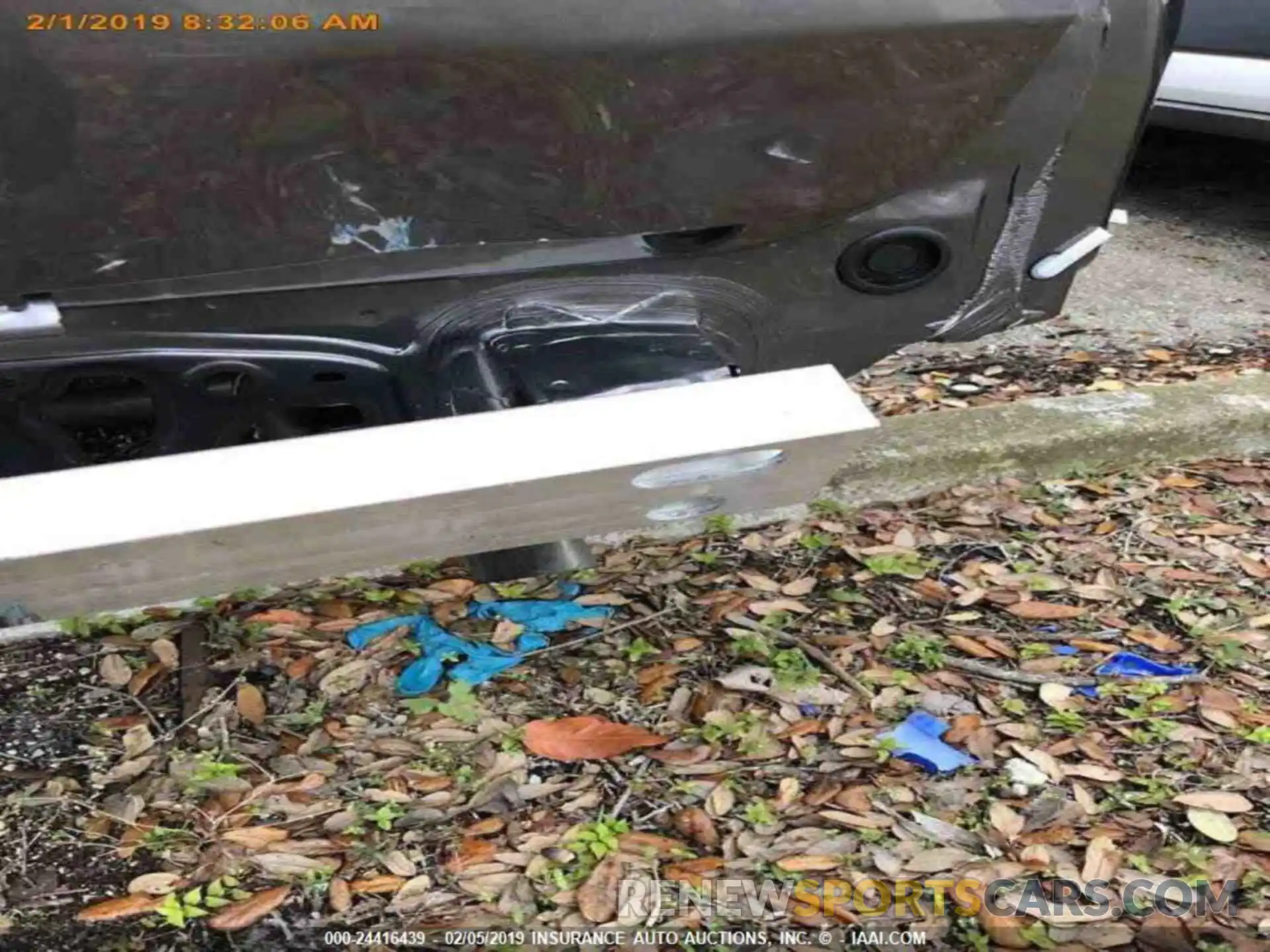 11 Photograph of a damaged car 5TDZZRFH2KS298338 TOYOTA HIGHLANDER 2019