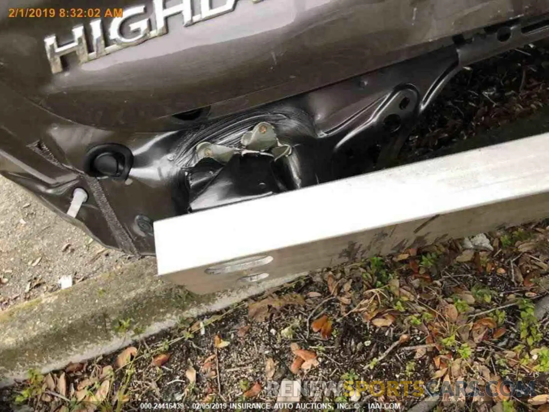 12 Photograph of a damaged car 5TDZZRFH2KS298338 TOYOTA HIGHLANDER 2019