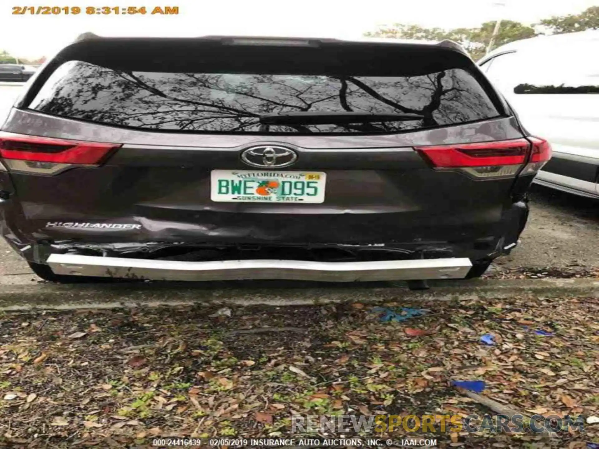 16 Photograph of a damaged car 5TDZZRFH2KS298338 TOYOTA HIGHLANDER 2019