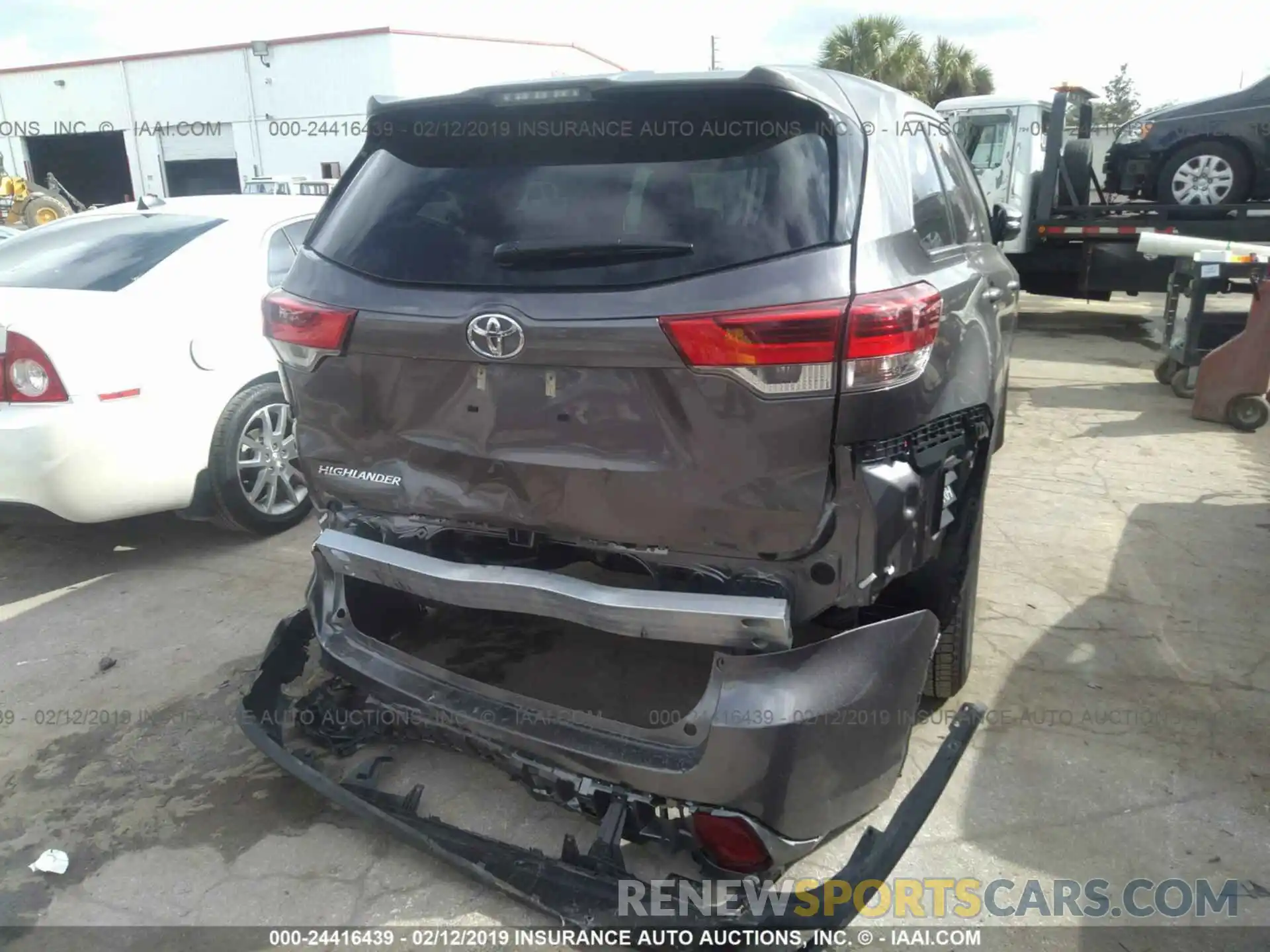 6 Photograph of a damaged car 5TDZZRFH2KS298338 TOYOTA HIGHLANDER 2019