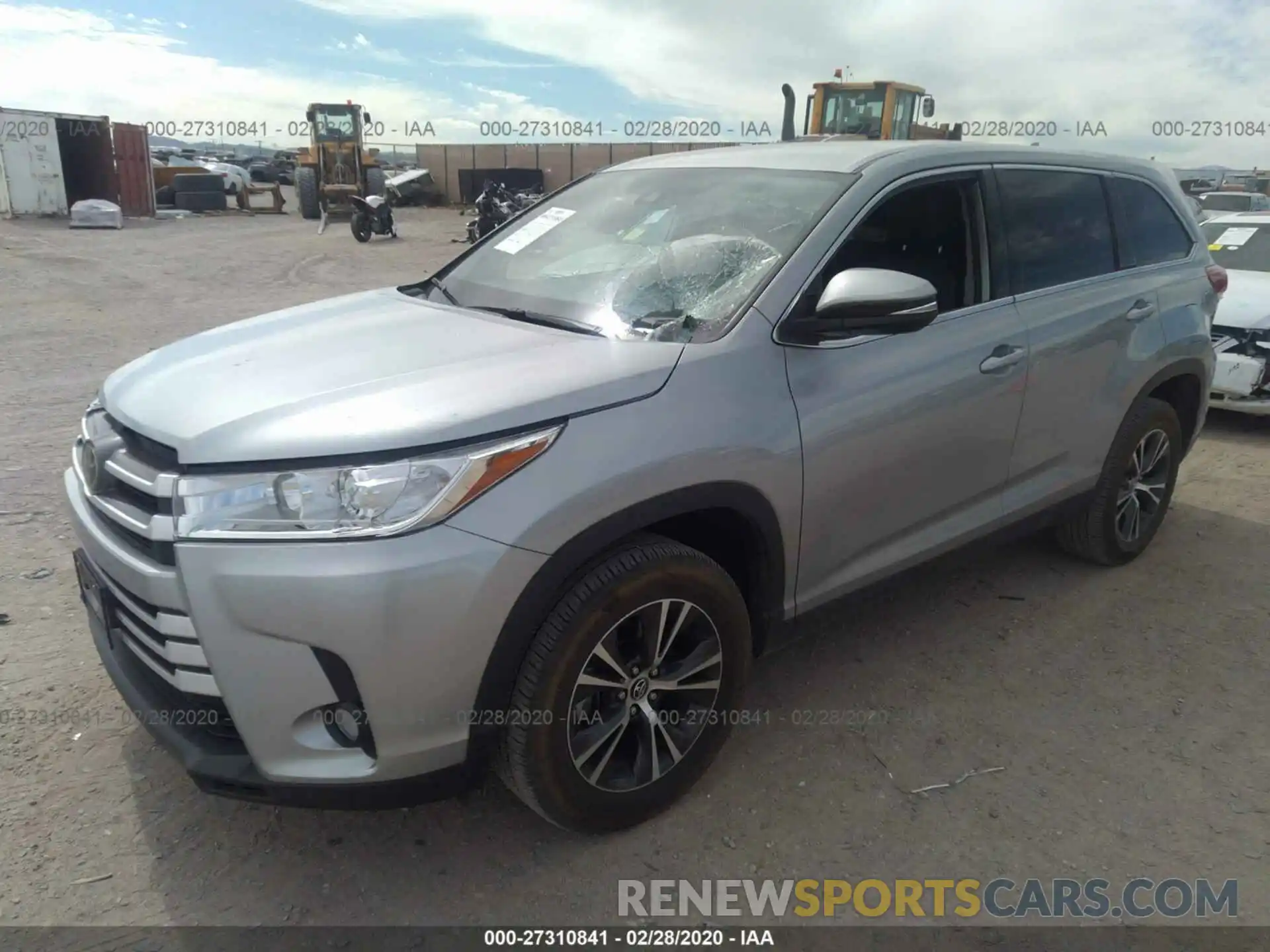 2 Photograph of a damaged car 5TDZZRFH2KS299618 TOYOTA HIGHLANDER 2019